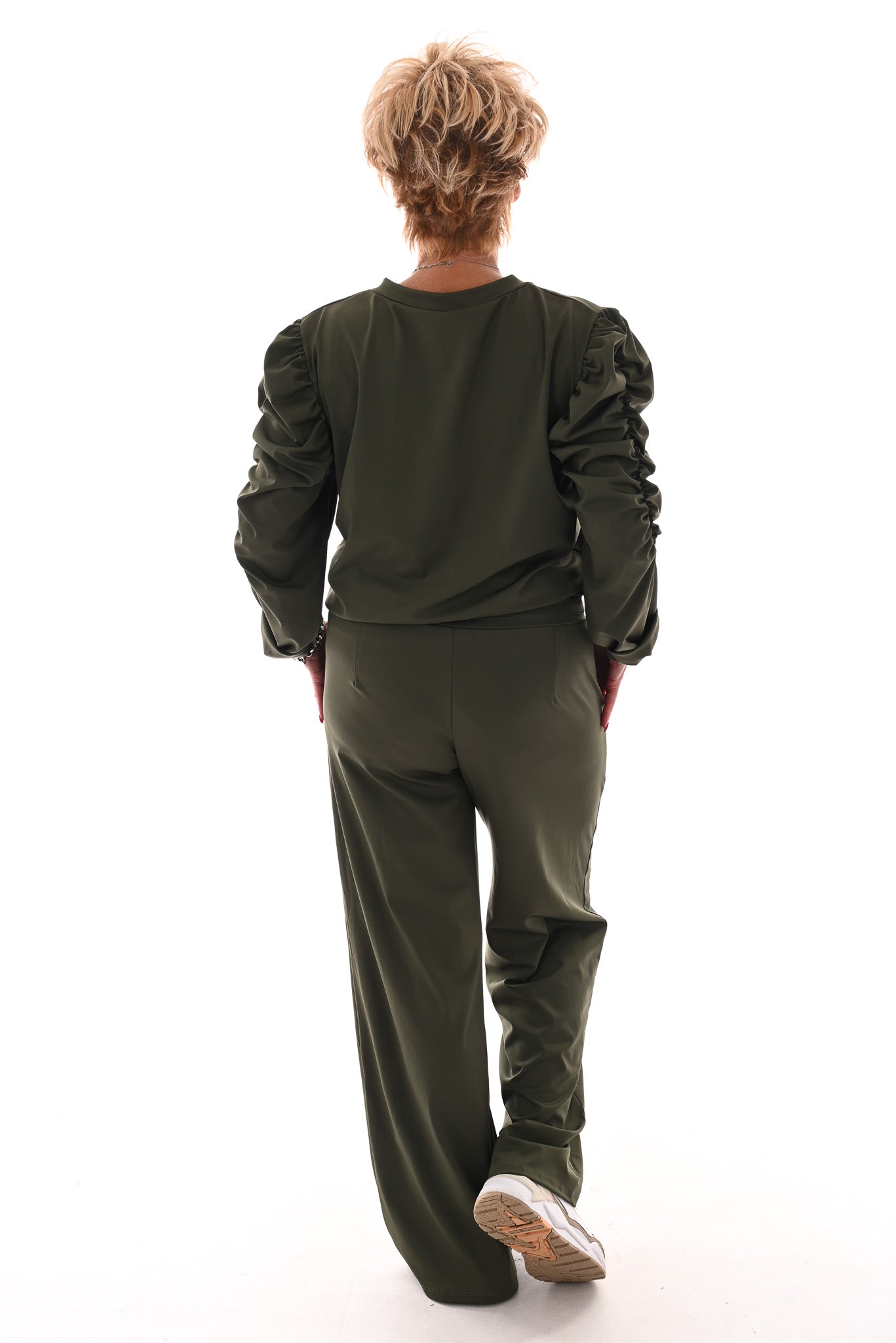 Tweedelig pak gedrapeerde mouwen uni legergroen