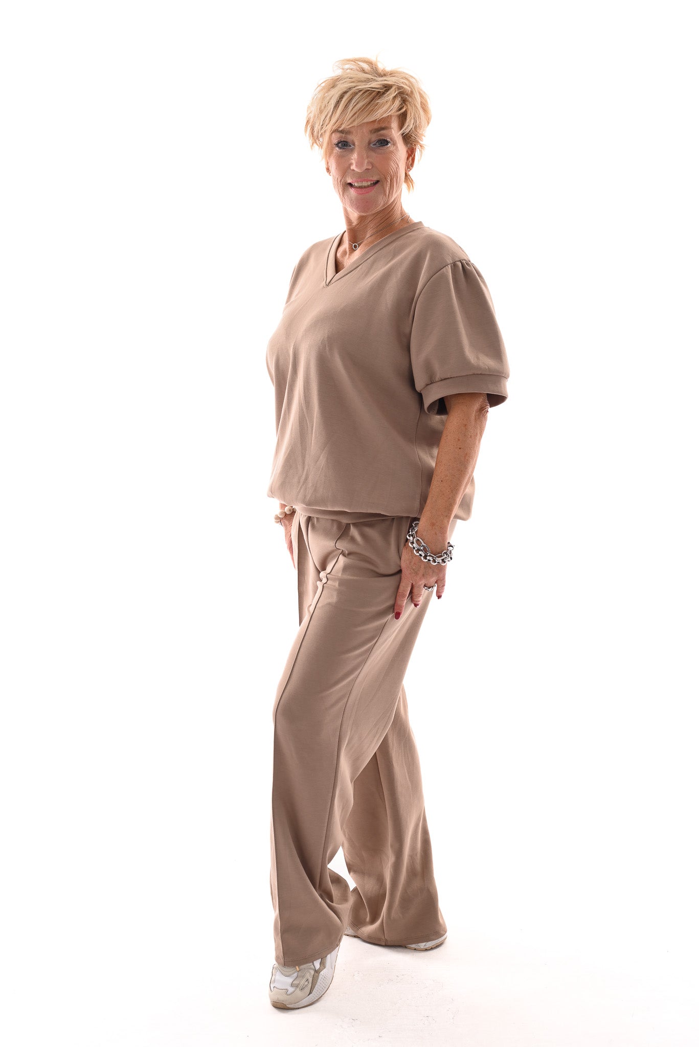 Tweedelig jogging set v-hals met boord uni taupe