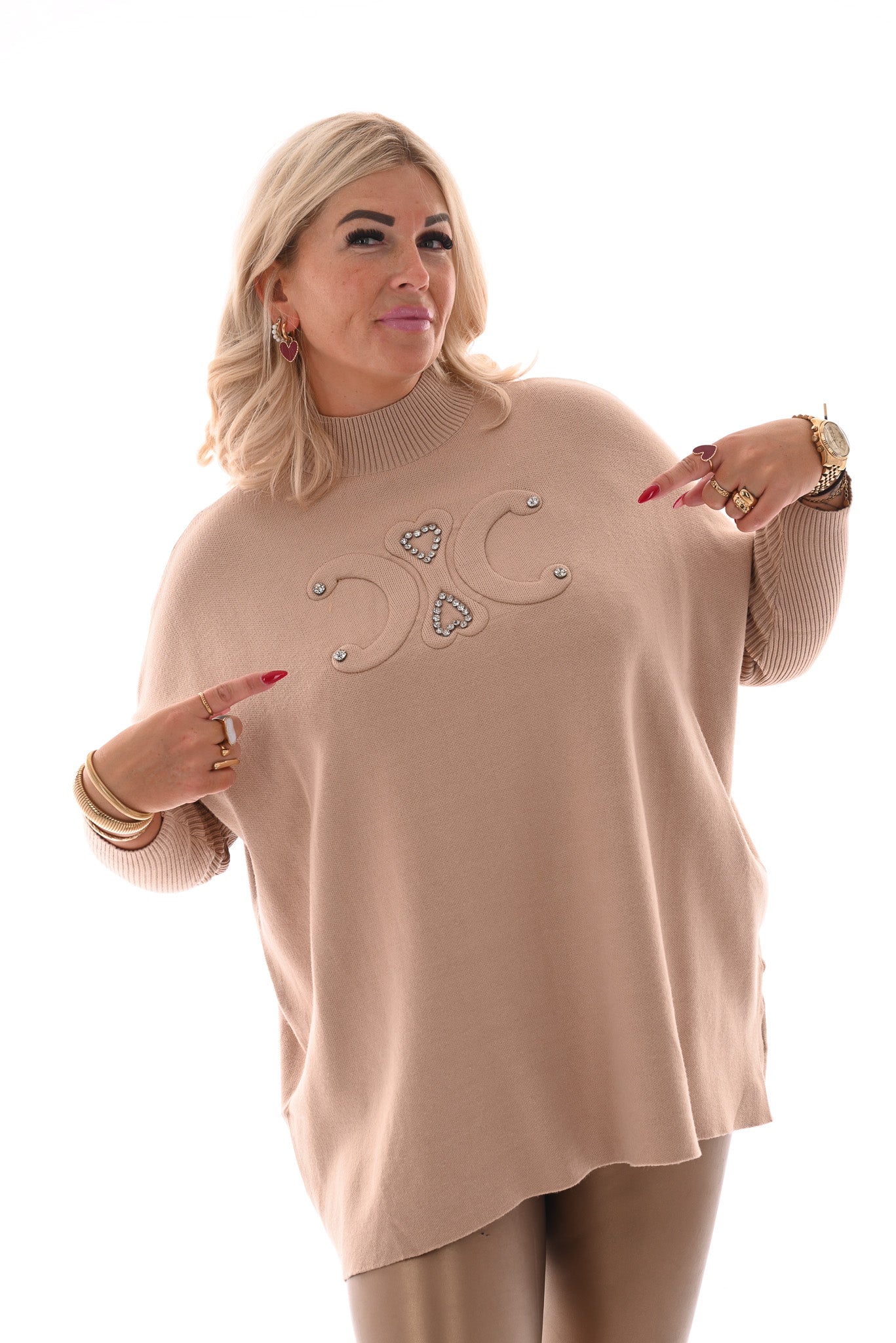 Trui opstaande kraag met strass steentjes camel