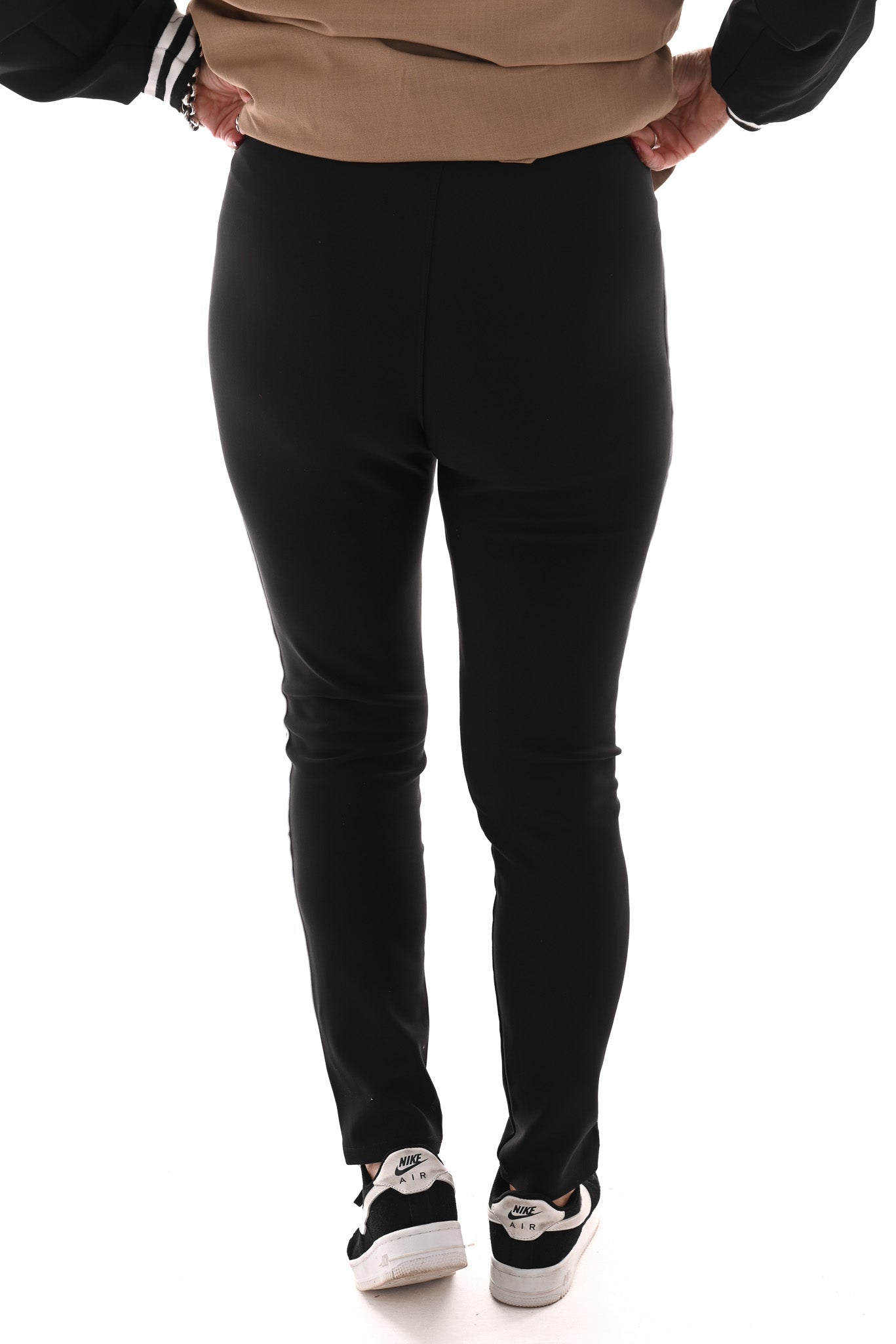 Comfy tregging met zakken en bies zwart