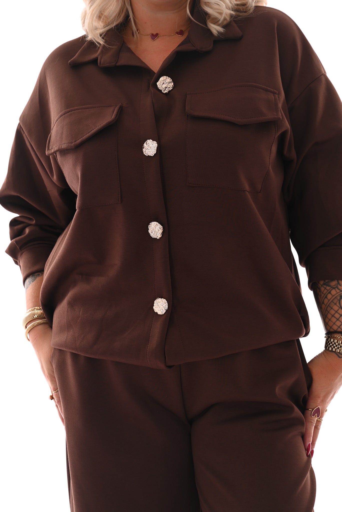 Tweedelig pak blouse met borstzakken en knopen bruin