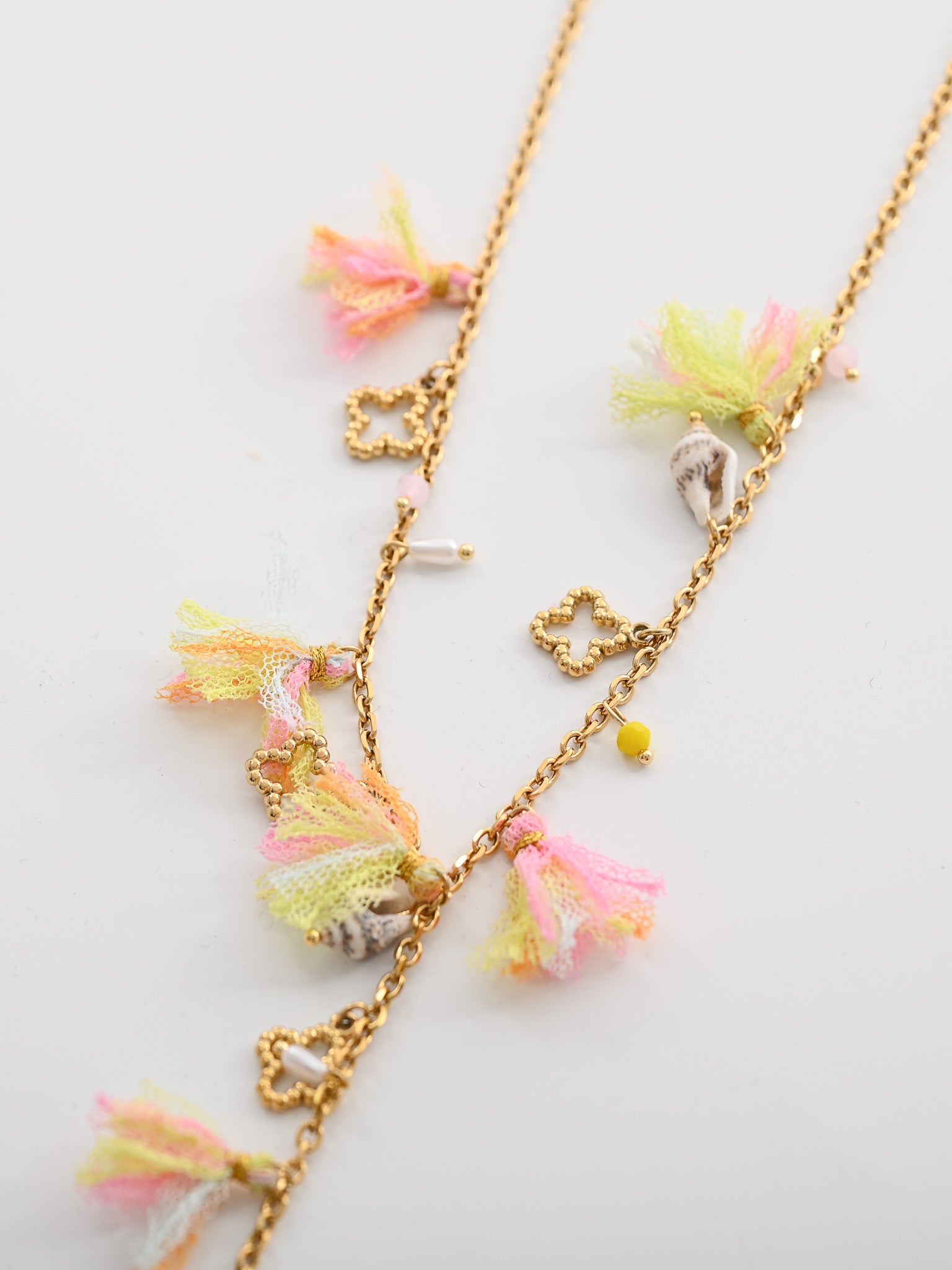 Ketting schelpjes en kwastjes