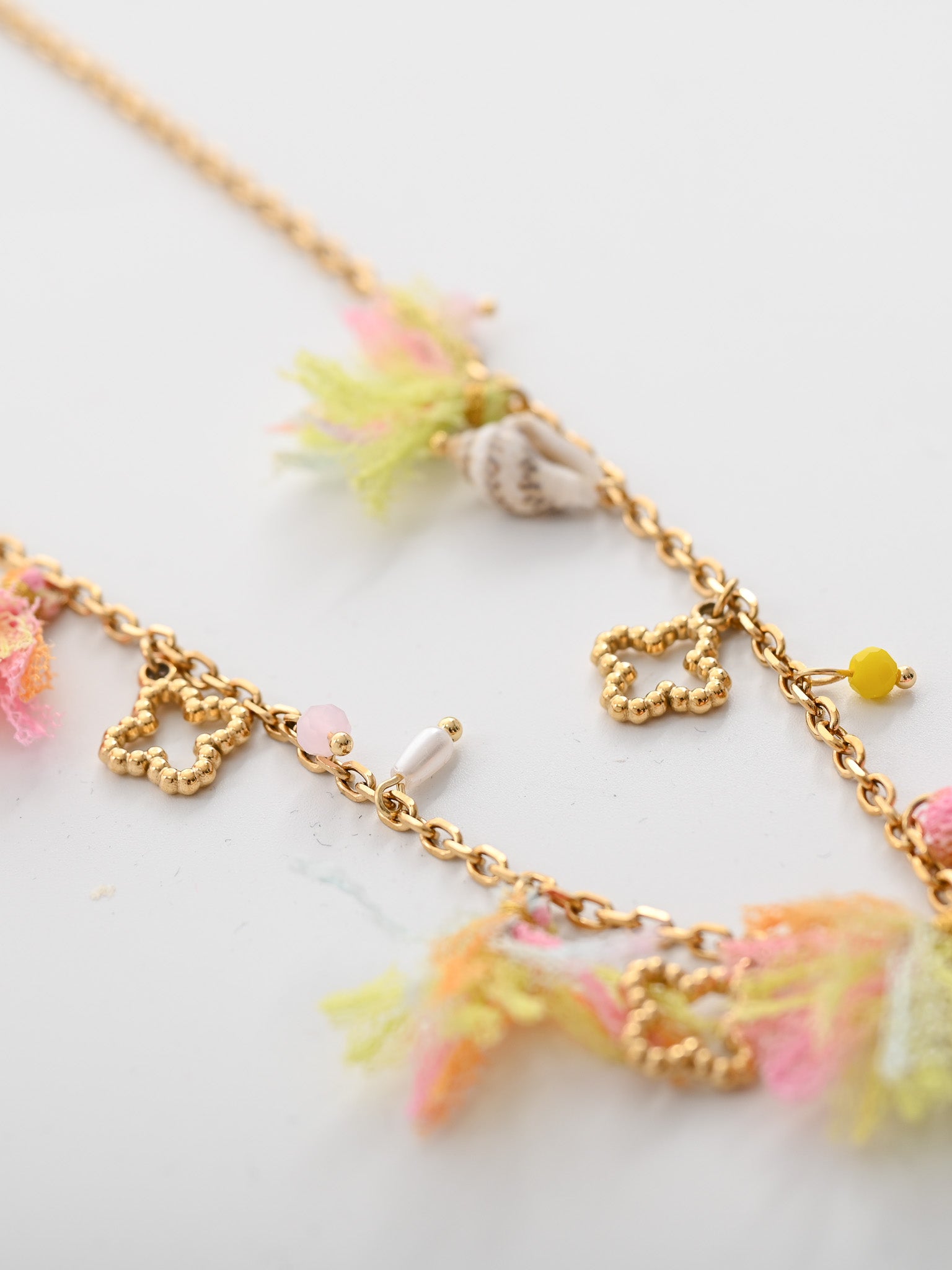 Ketting schelpjes en kwastjes