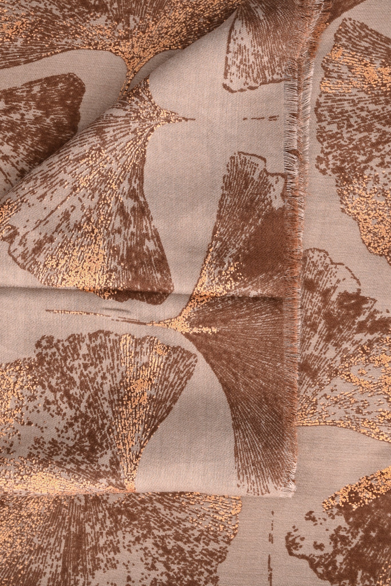Sjaal bladeren beige