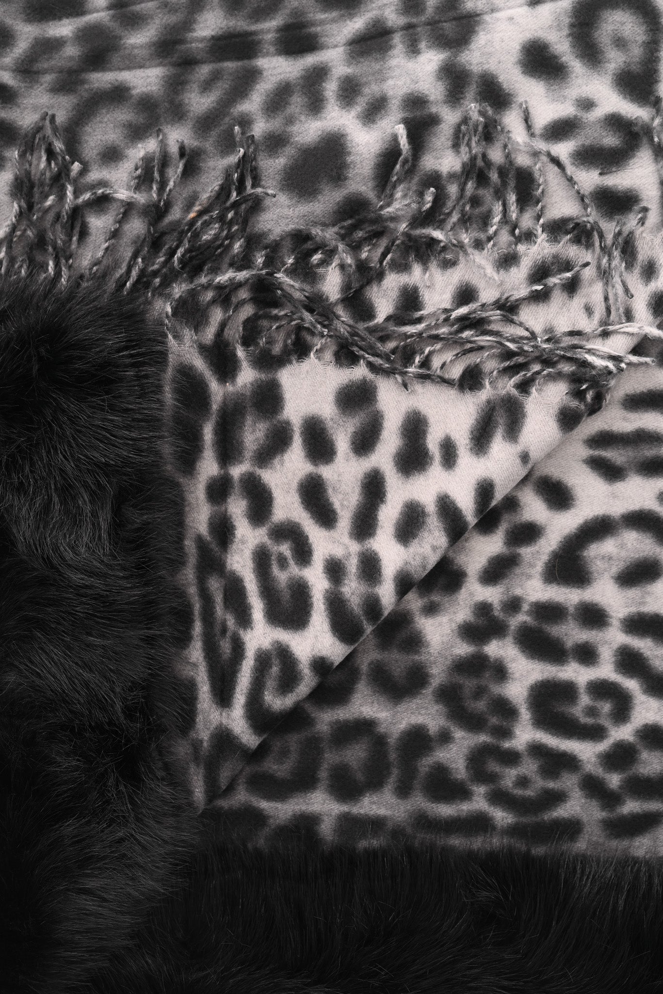 Omslagdoek panterprint met faux fur grijs