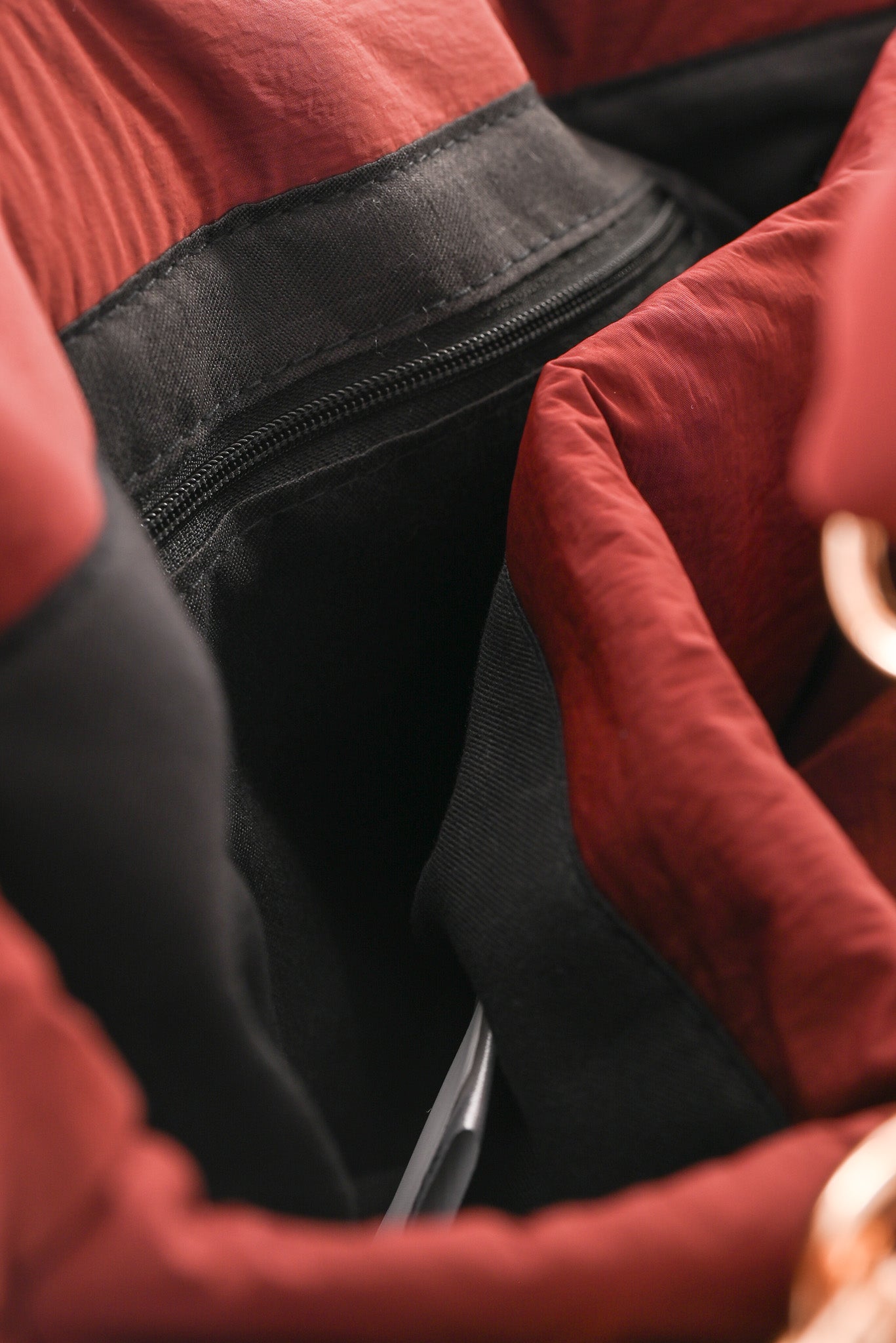 Puffer tas geknoopt bordeaux