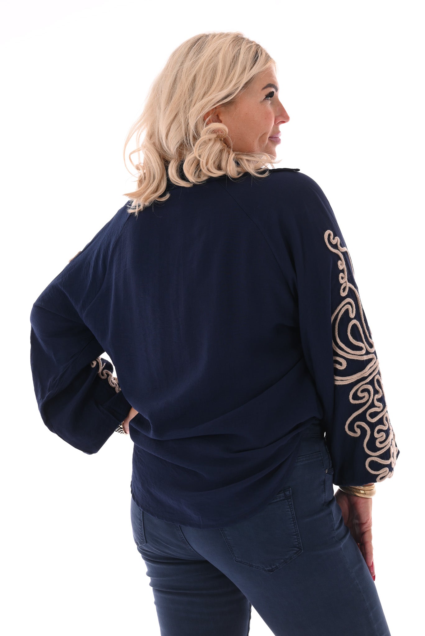 Blouse v-hals borduur op de mouwen marineblauw