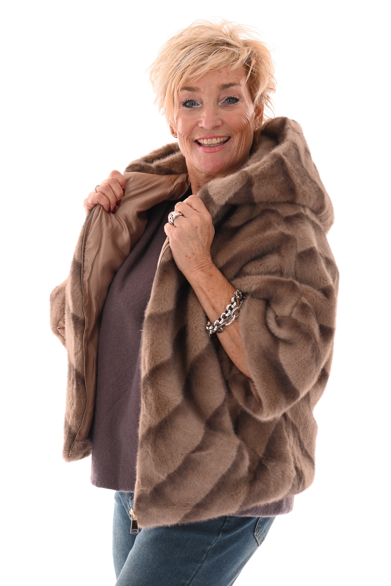 Fijne faux fur met korte mouwen en capuchon beige