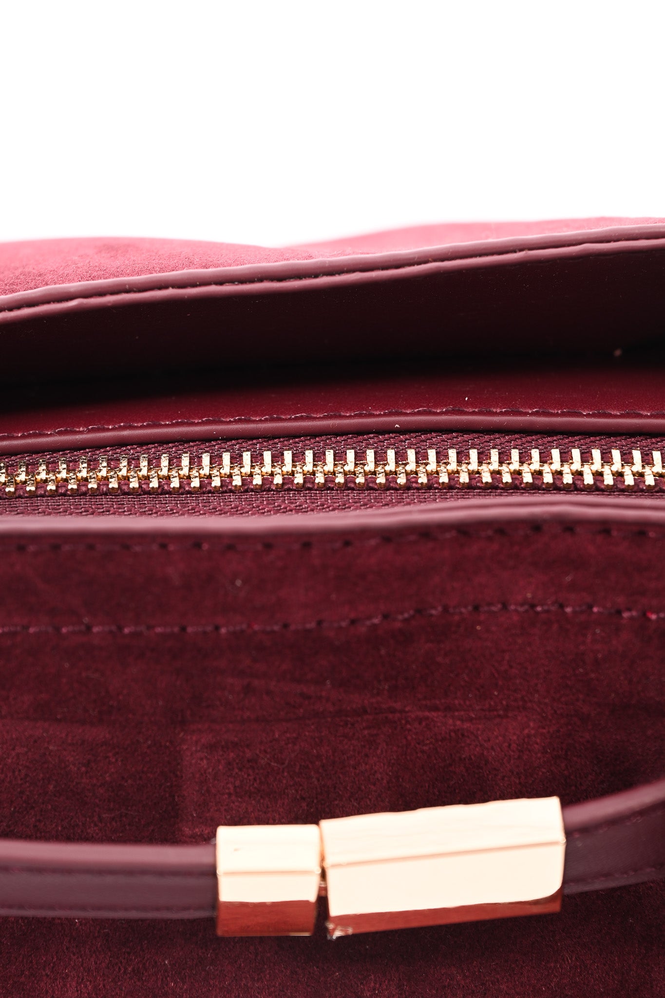 Suedinelook schoudertas met gesp bordeaux
