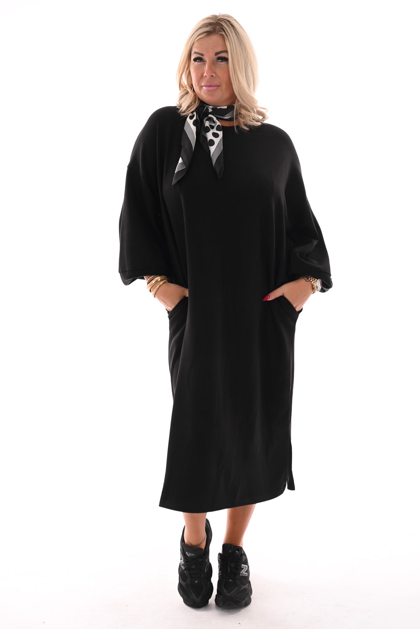 Lange sweaterdress met capuchon zwart