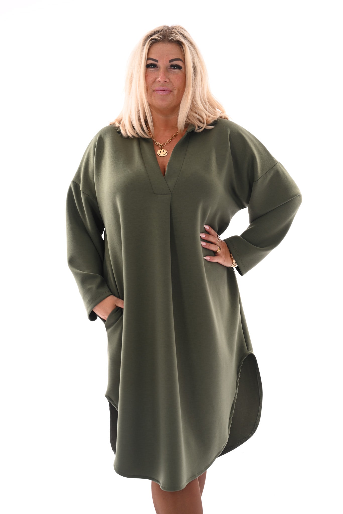 Half lange jurk v-hals en zakken olijfgroen