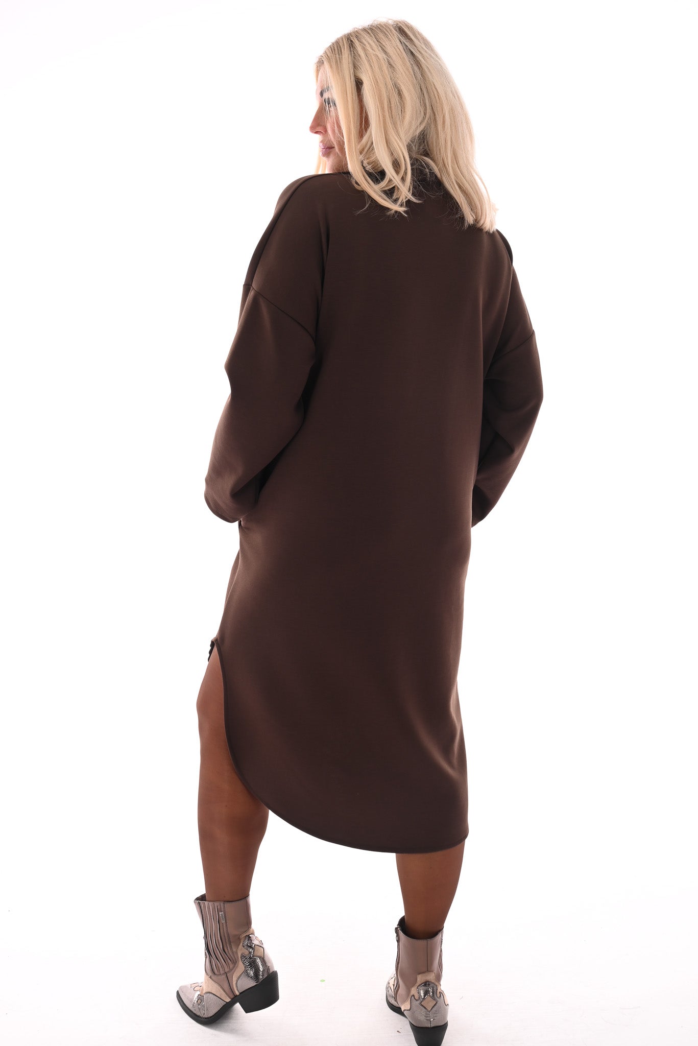 Half lange jurk v-hals en zakken donkerbruin