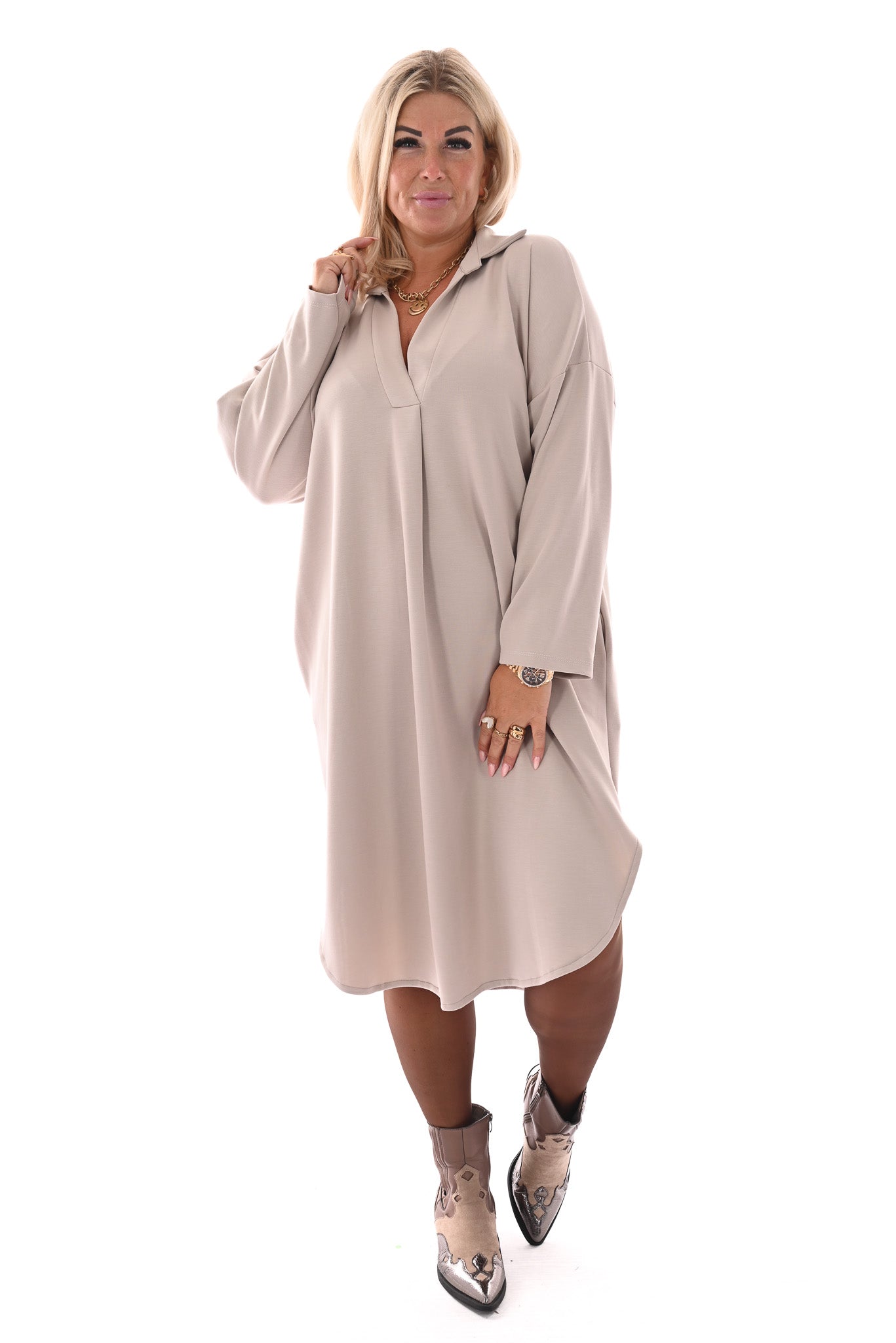 Half lange jurk v-hals en zakken beige