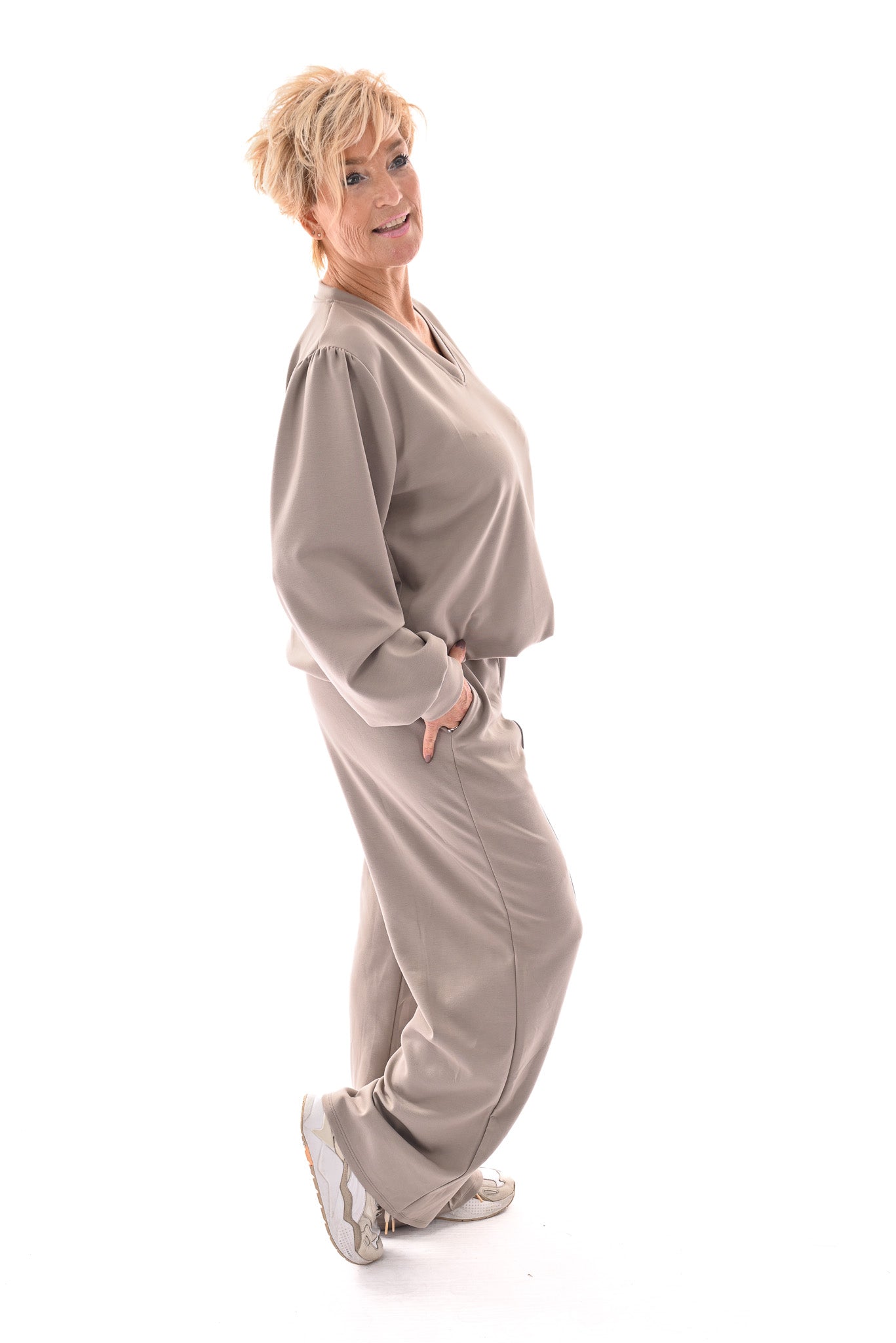 Tweedelig pak basic v-hals beige