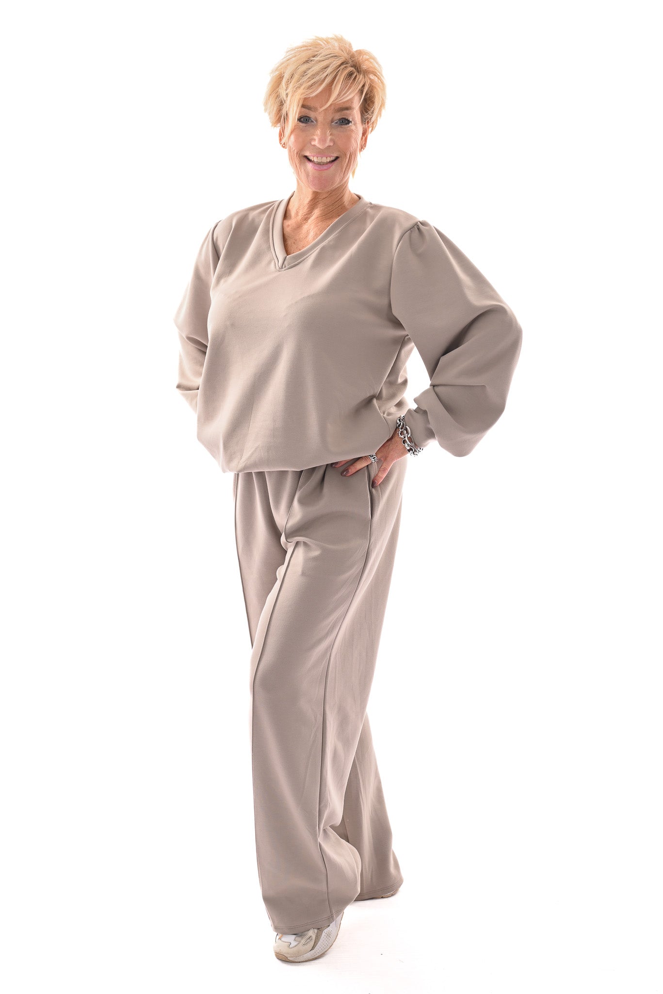 Tweedelig pak basic v-hals beige