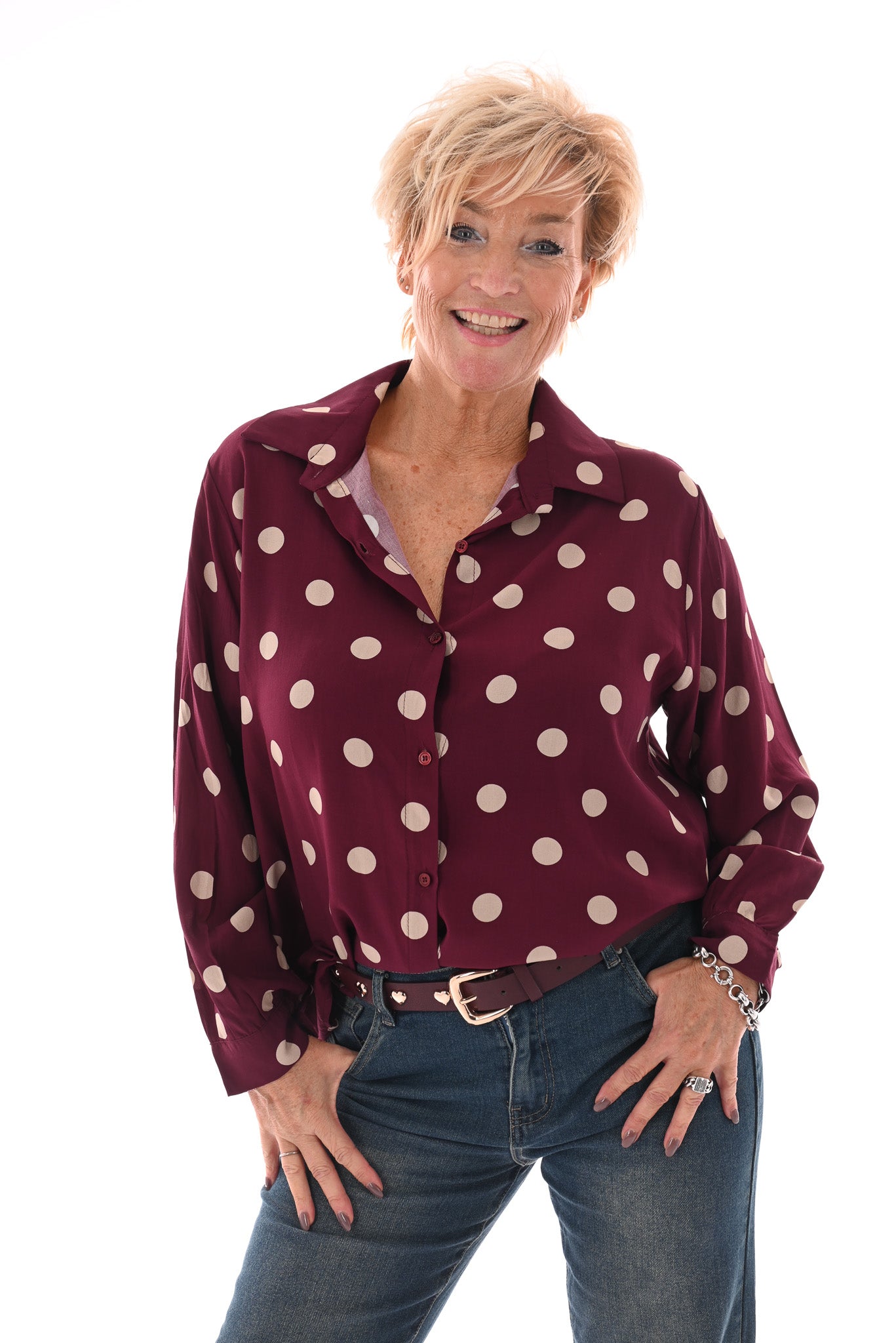 Doorknoop blouse grote dots bordeaux