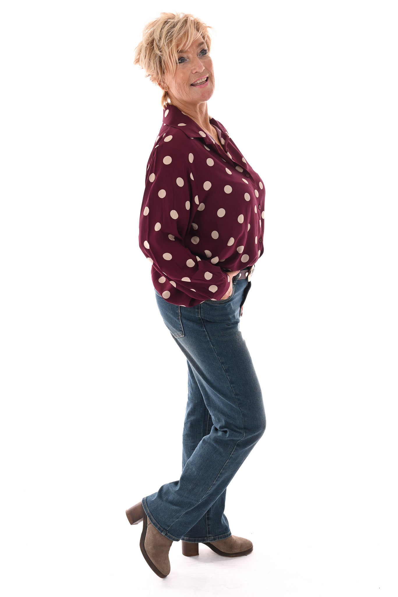 Doorknoop blouse grote dots bordeaux