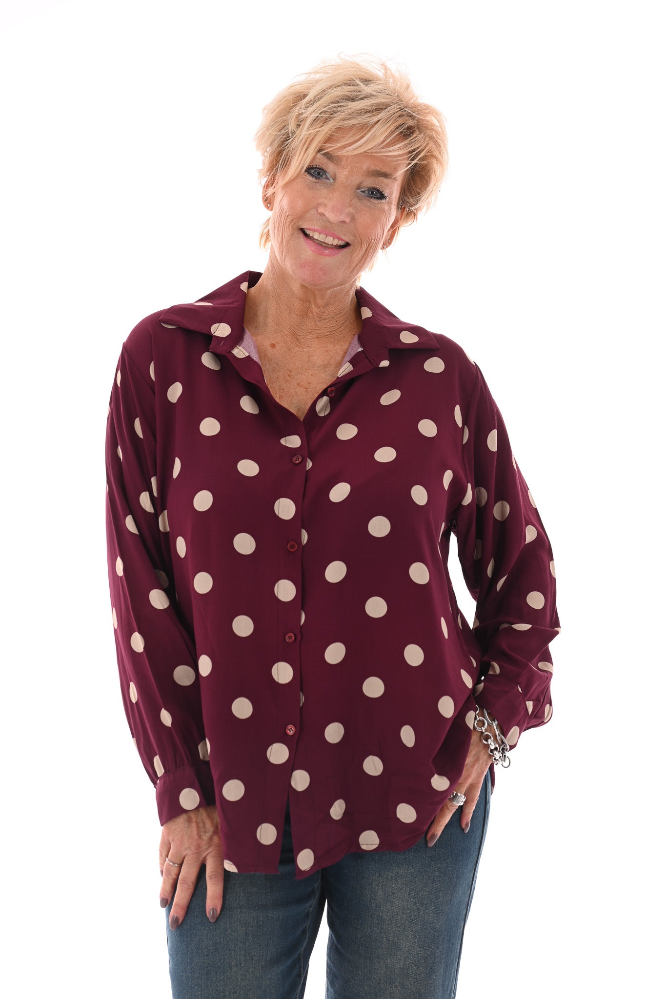 Doorknoop blouse grote dots bordeaux