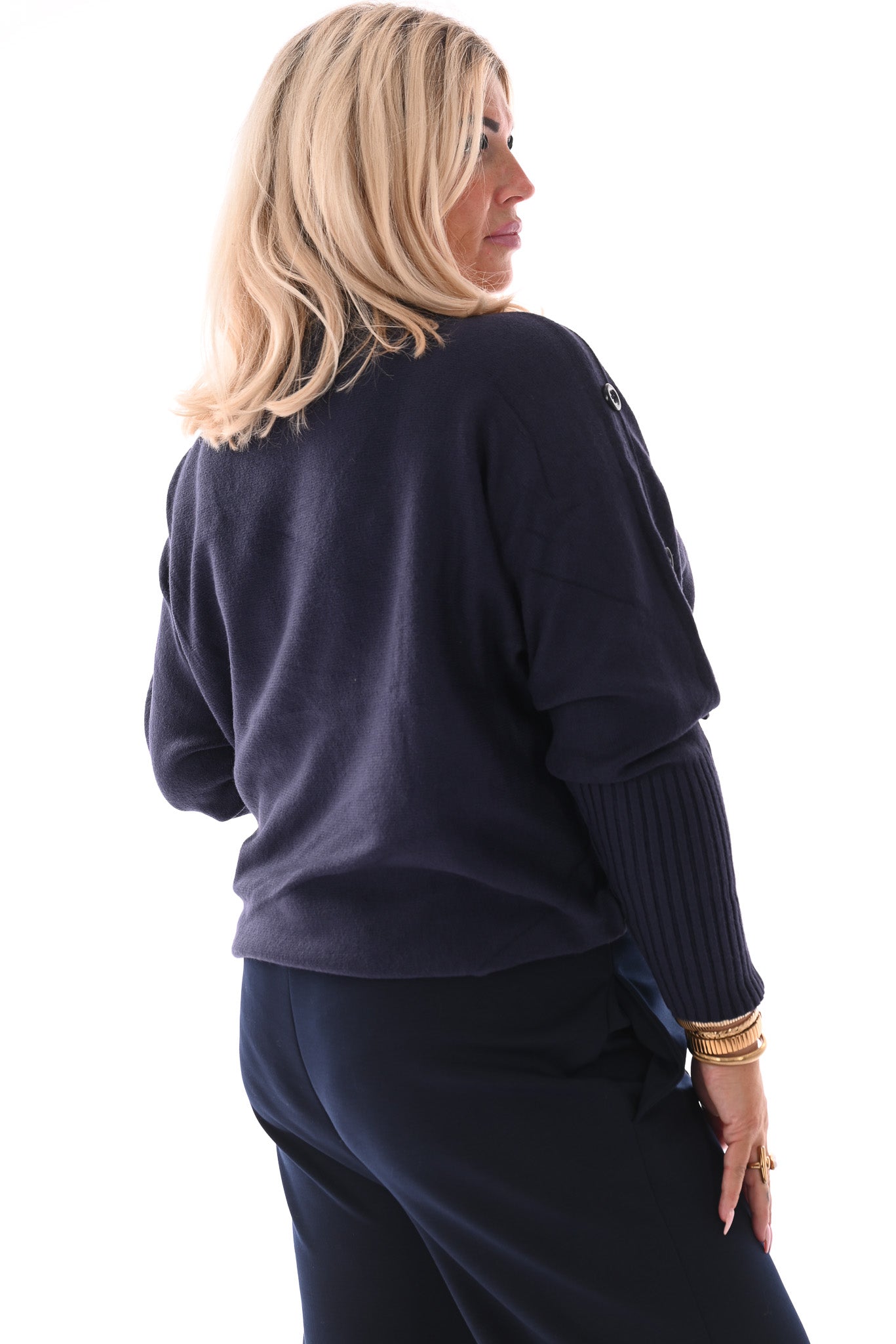 Fijn gebreide trui knopen marineblauw