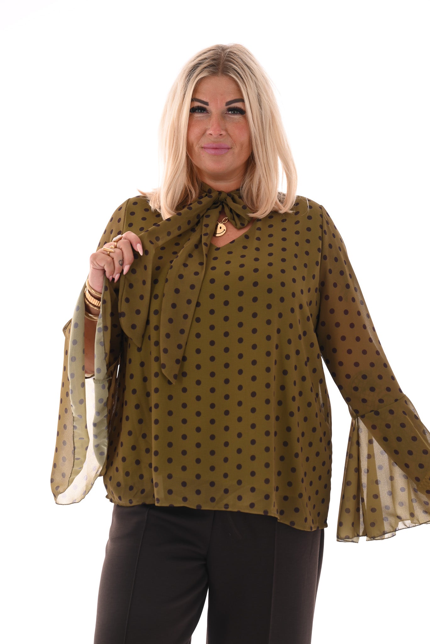 Top dots met strik en trompetmouwen groen