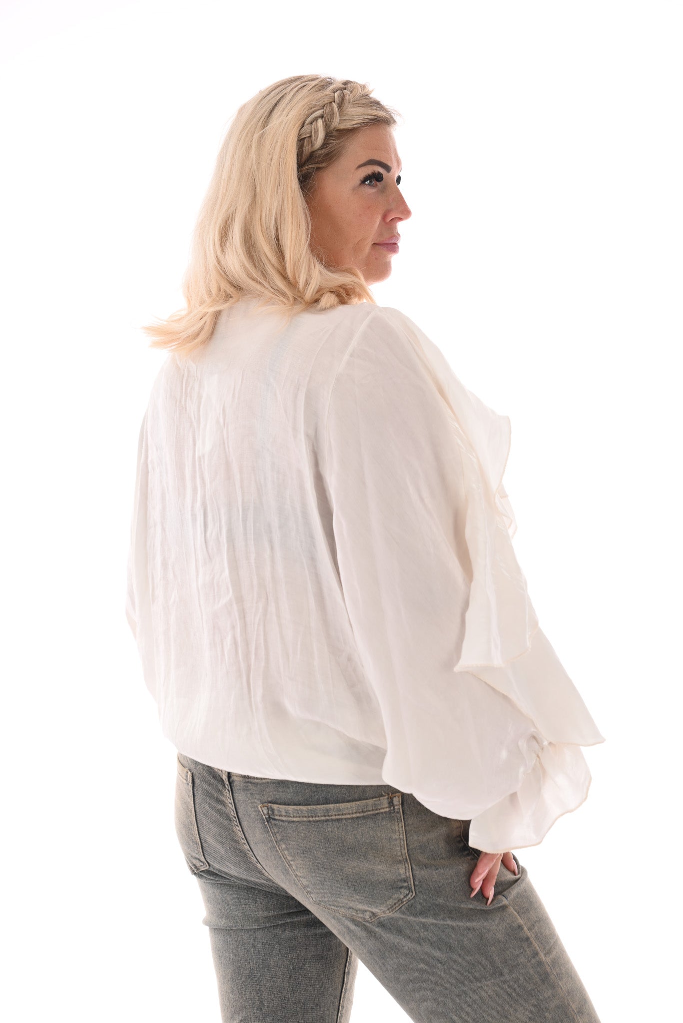 Blouse shine met roezels roomwit