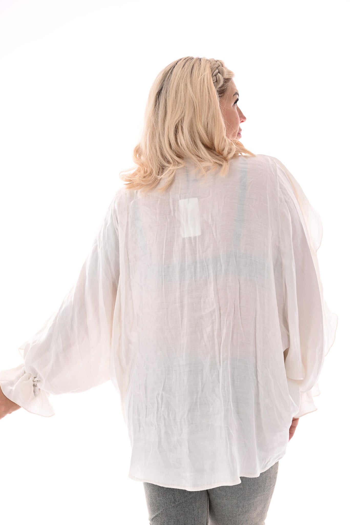 Blouse shine met roezels roomwit