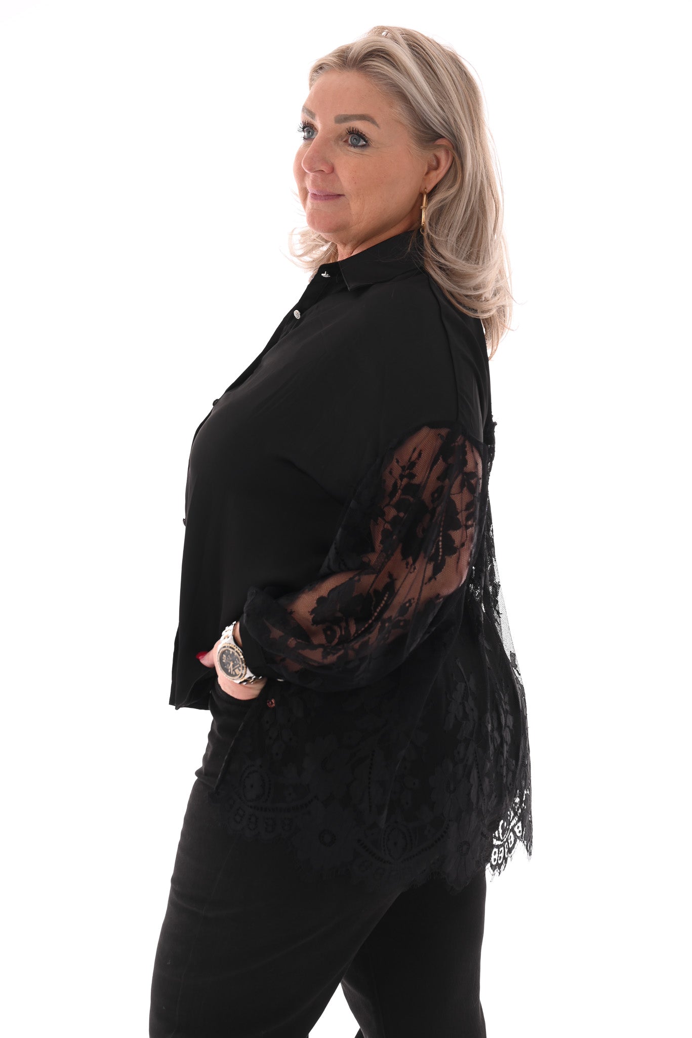 Doorknoop blouse kant zwart