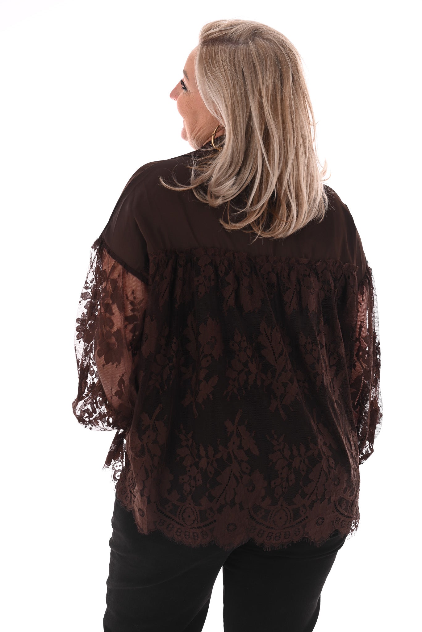 Doorknoop blouse kant donkerbruin