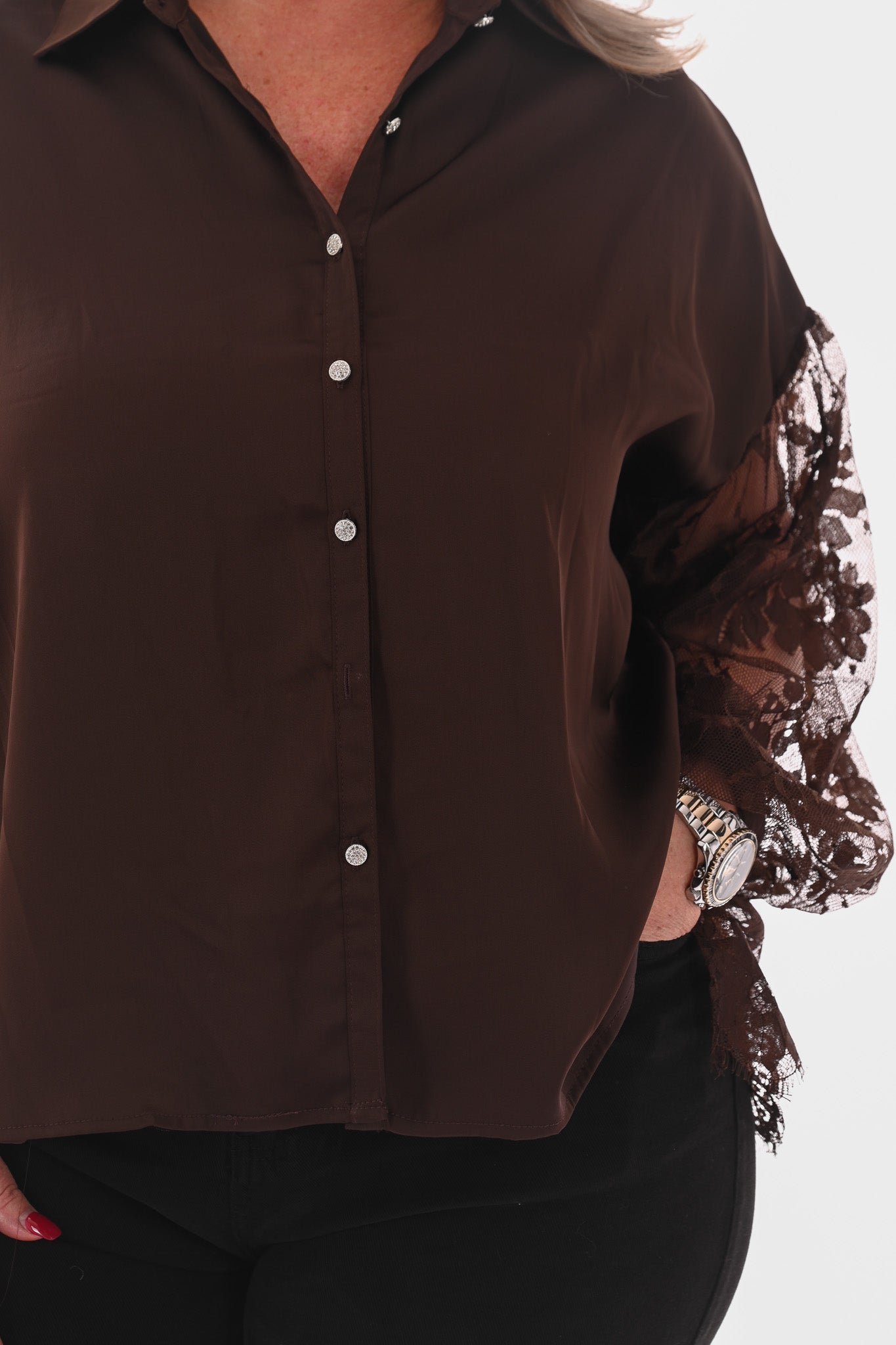 Doorknoop blouse kant donkerbruin