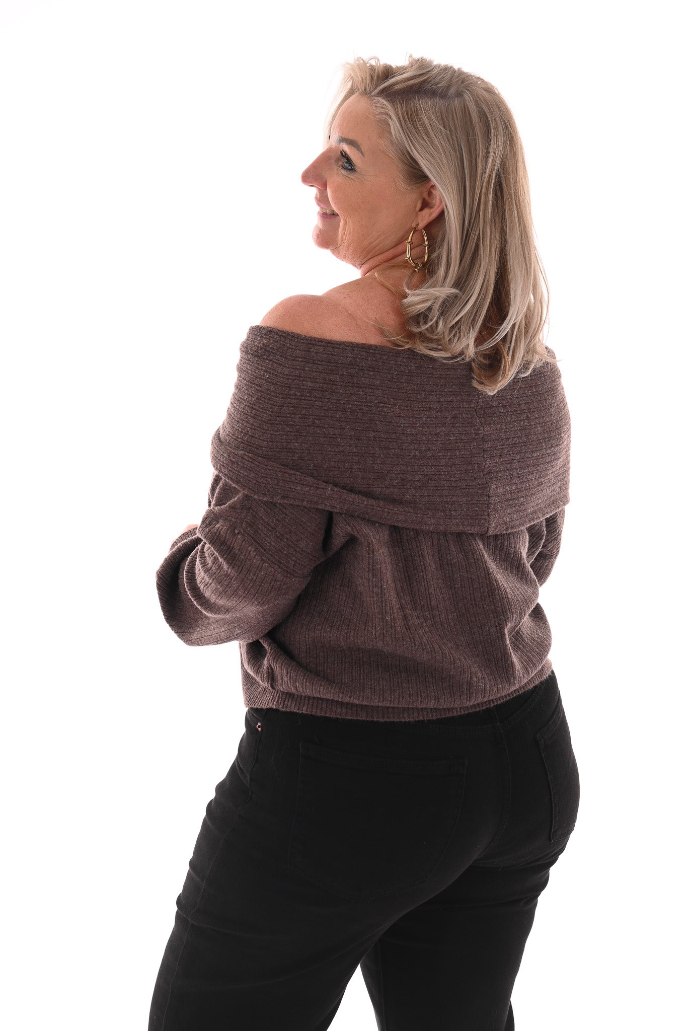 Off-shoulder trui rib donkerbruin