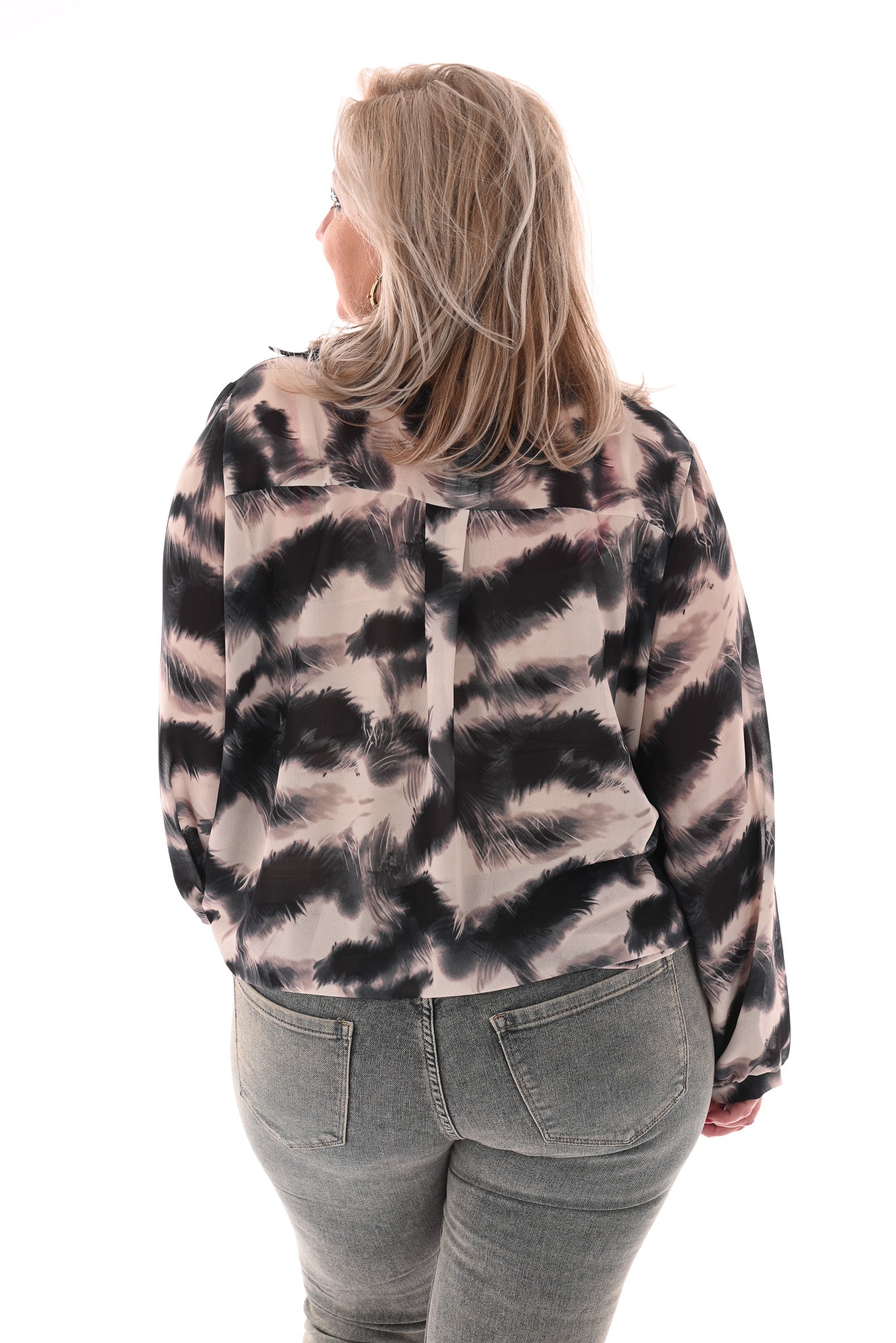 Top overslag met kraag abstracte veerprint zwart
