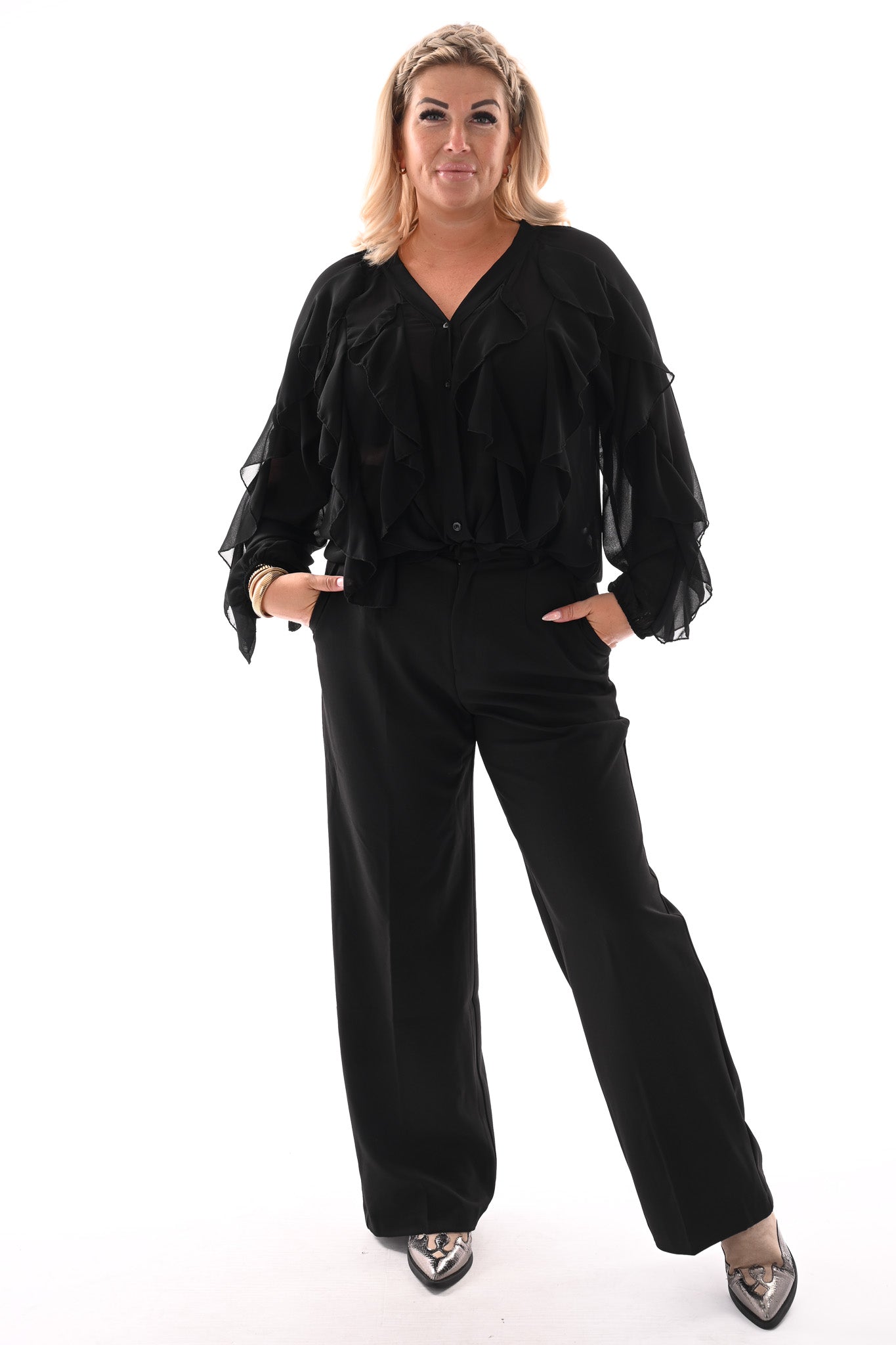 Doorknoop blouse ruffels uni zwart