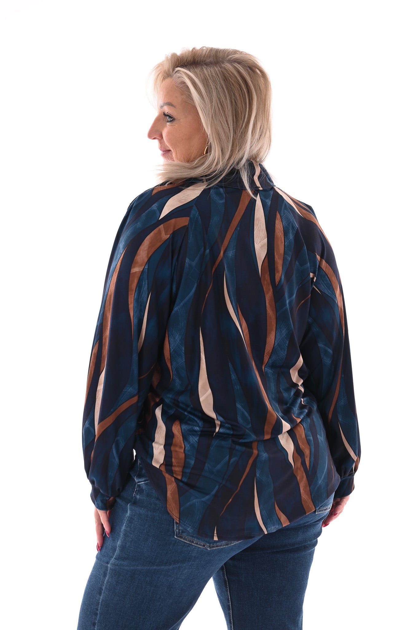 Top v-hals met kraag abstracte blad print marineblauw