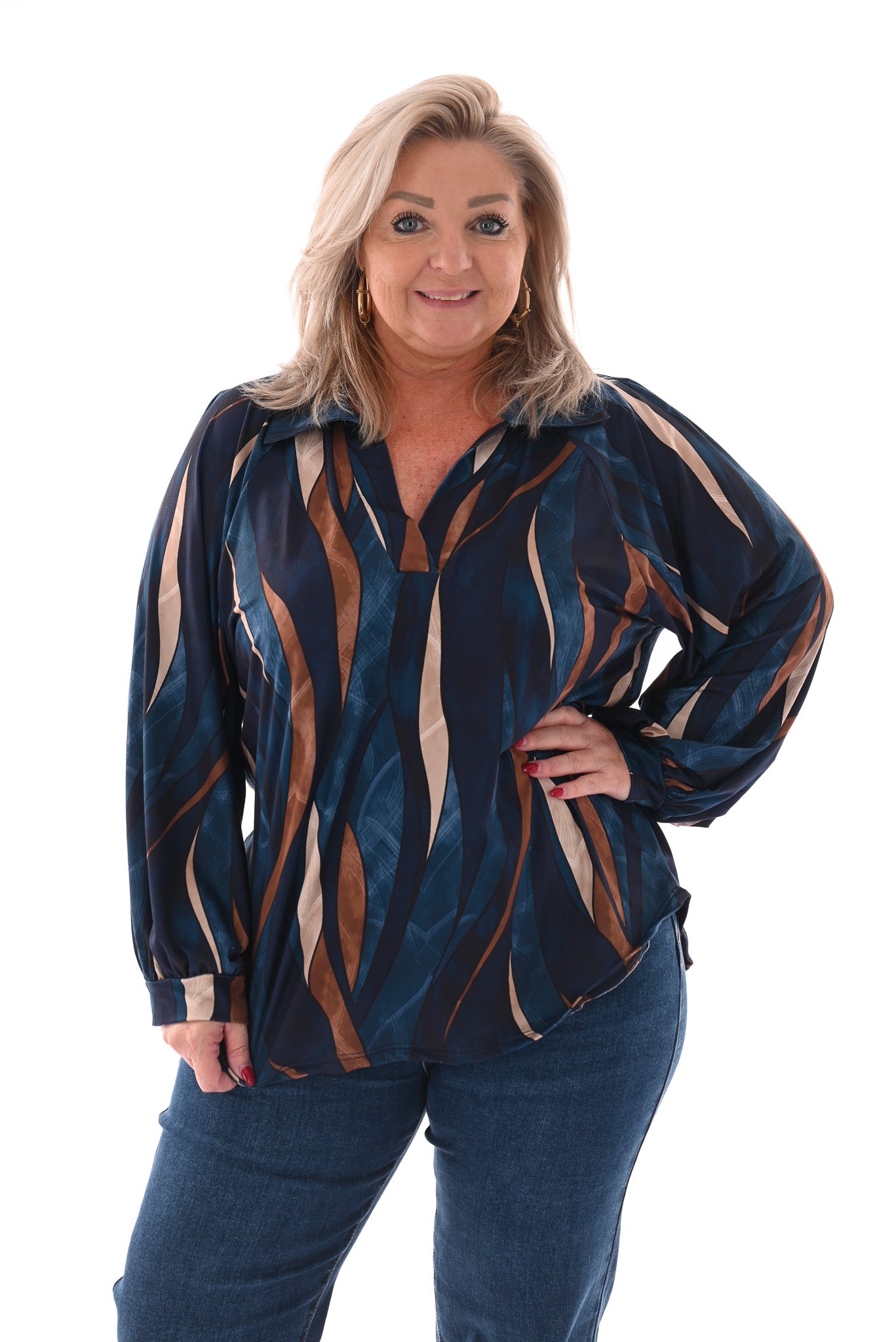 Top v-hals met kraag abstracte blad print marineblauw