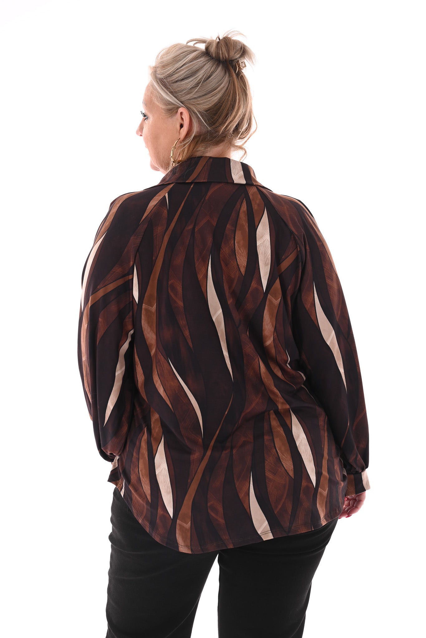 Top v-hals met kraag abstracte blad print zwart