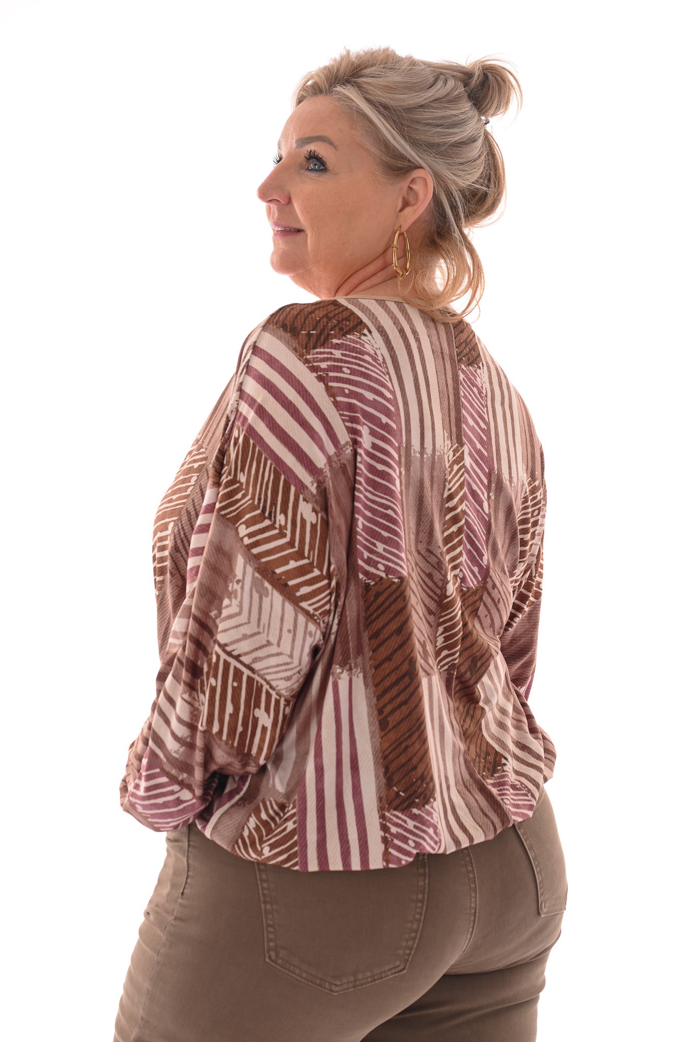 Top lijnen ronde hals beige
