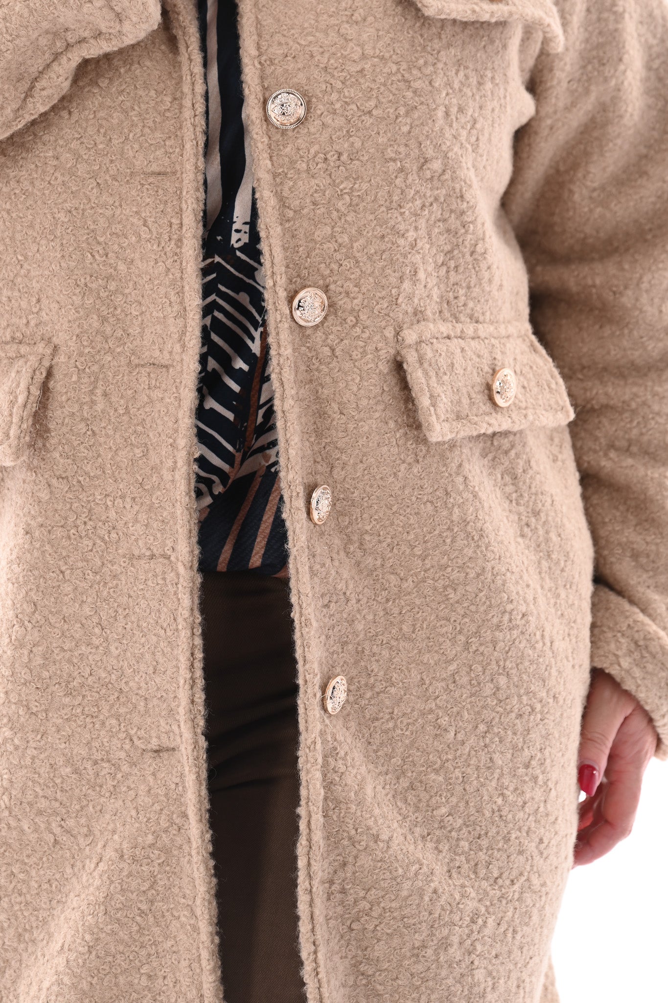Boucle jas met knopen beige