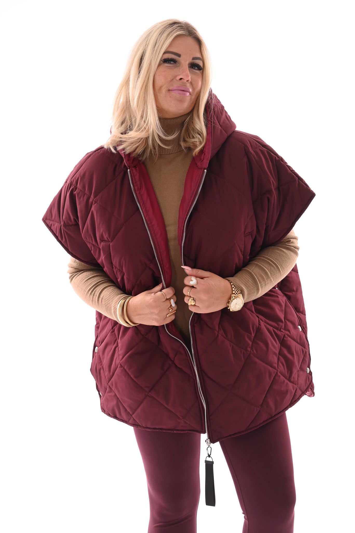 Gewatteerde ponchojas met capuchon bordeaux