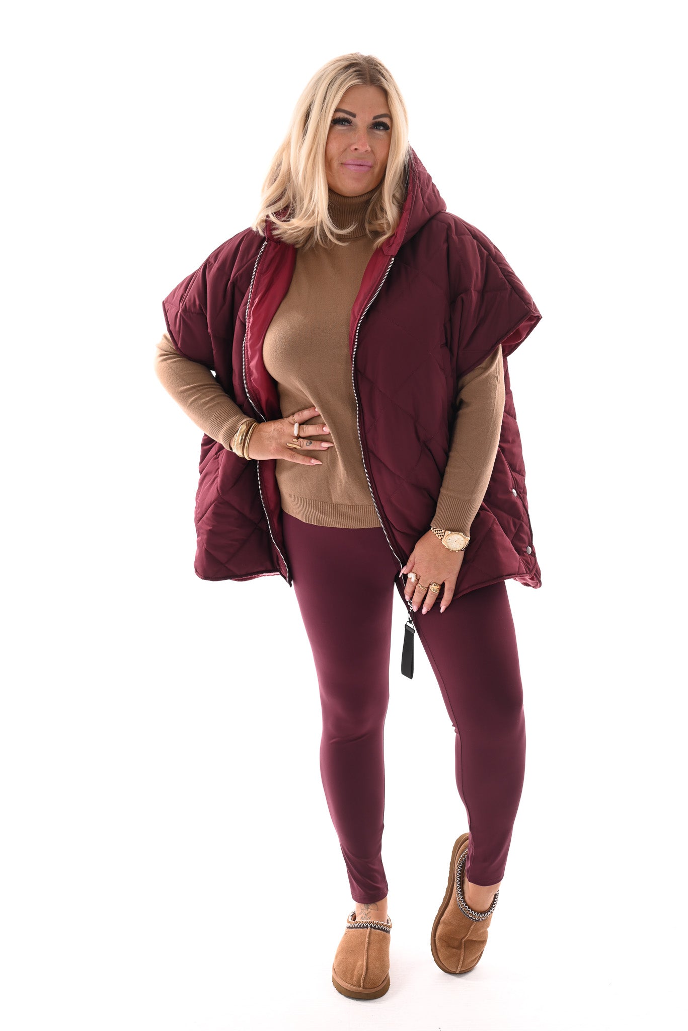 Gewatteerde ponchojas met capuchon bordeaux