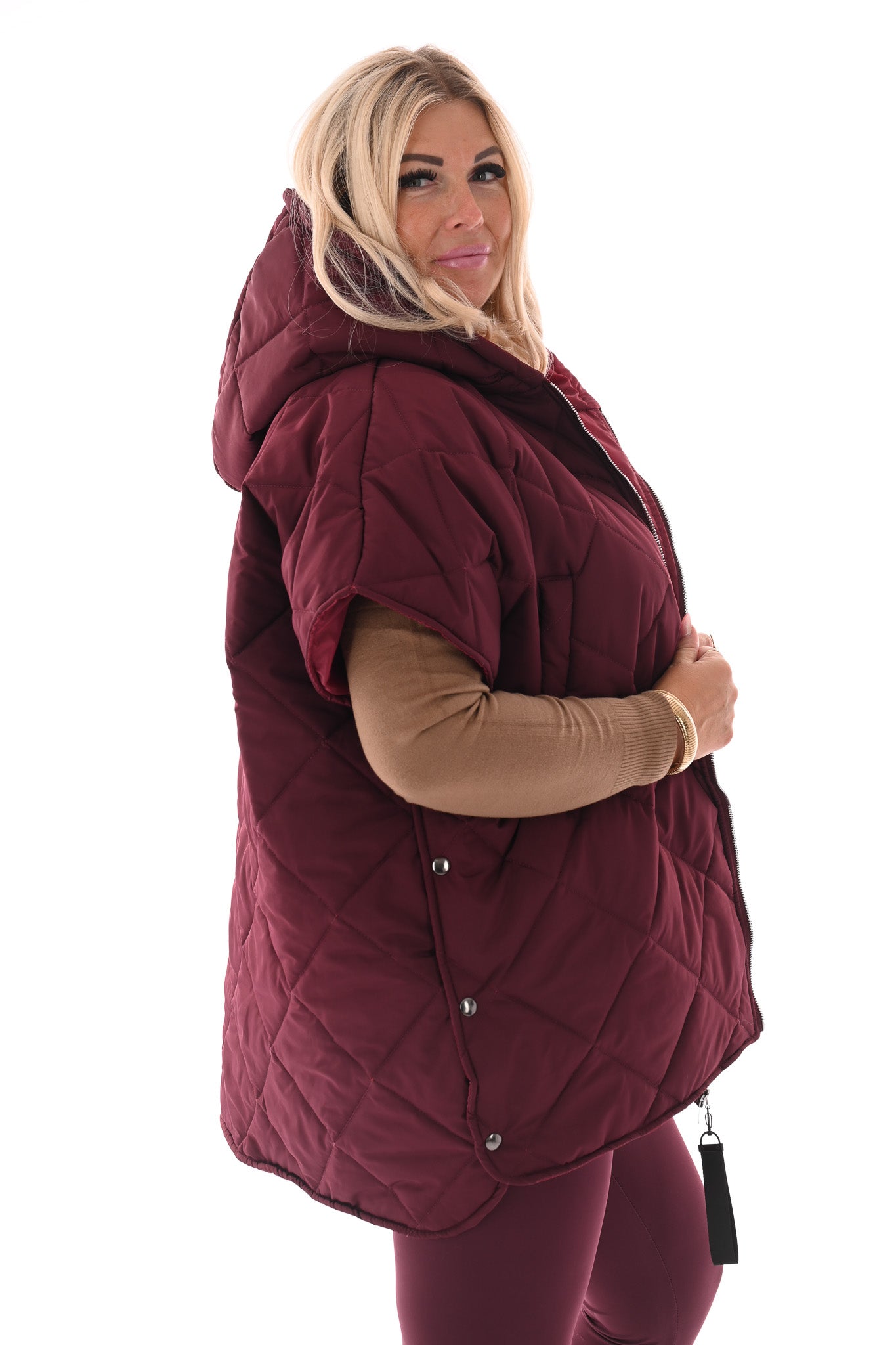 Gewatteerde ponchojas met capuchon bordeaux