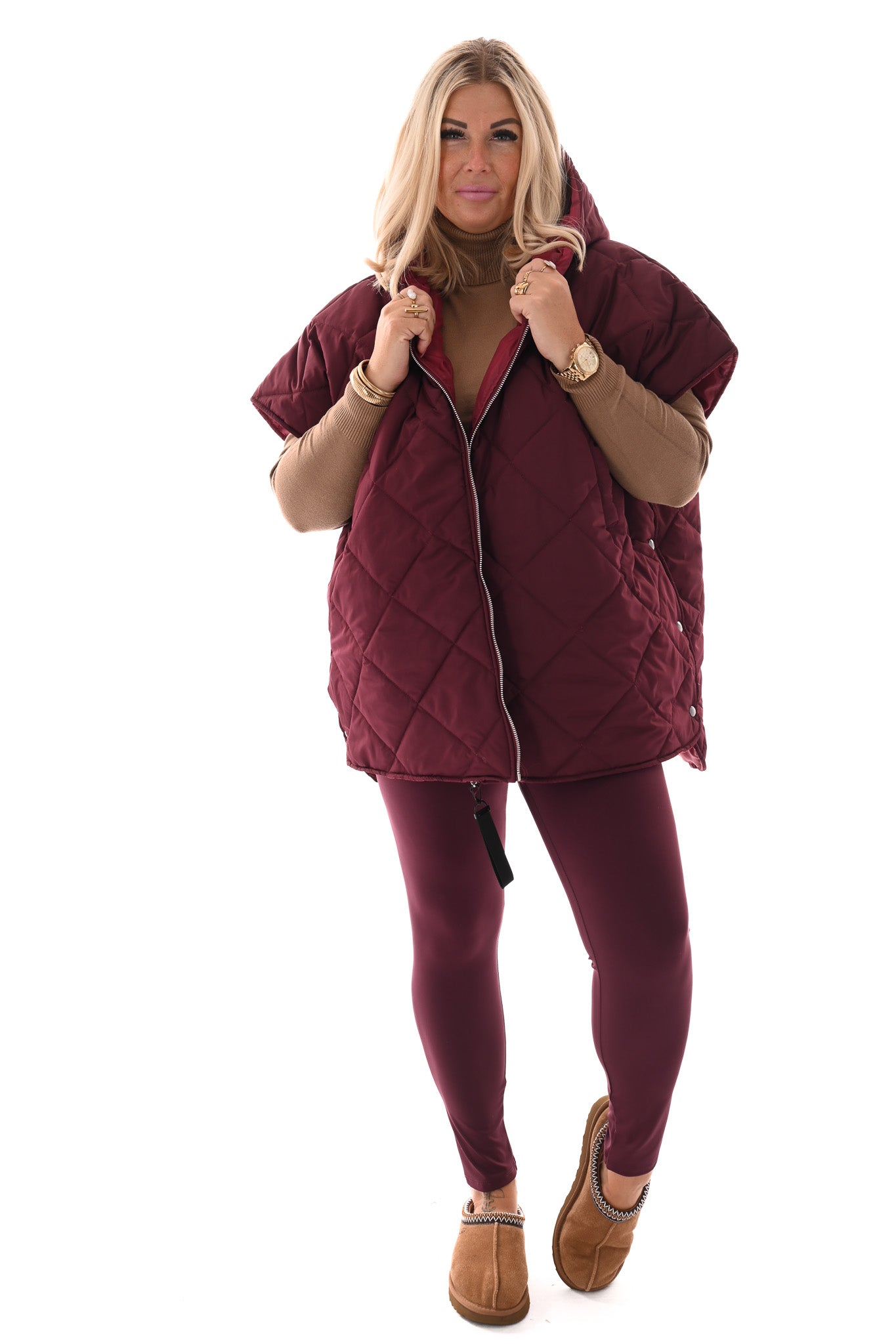 Gewatteerde ponchojas met capuchon bordeaux