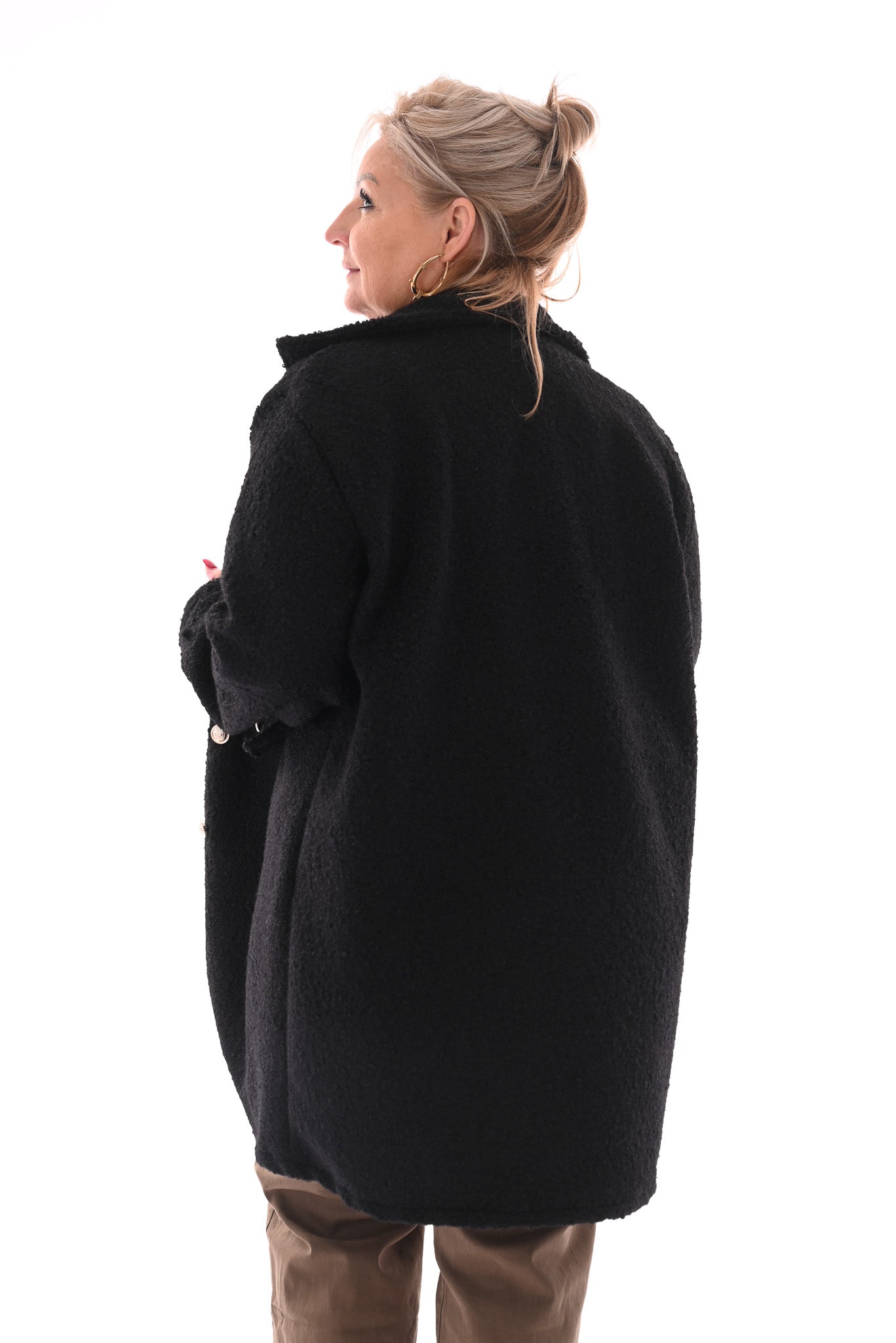 Boucle jas met knopen zwart