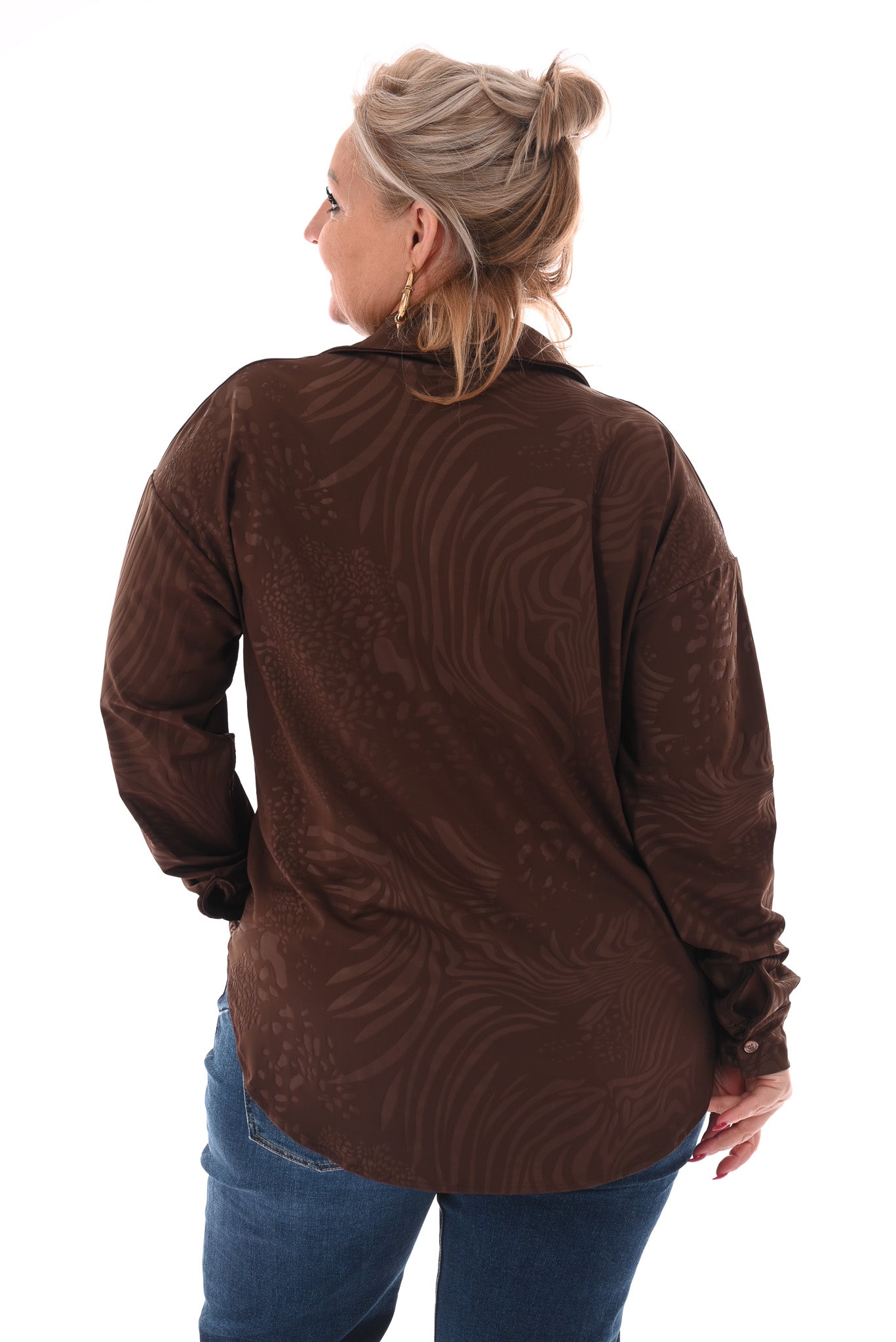 Doorknoop blouse dierenmix bruin