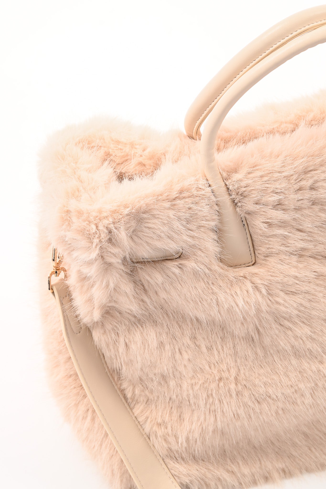 Furry handtas riemdetail beige