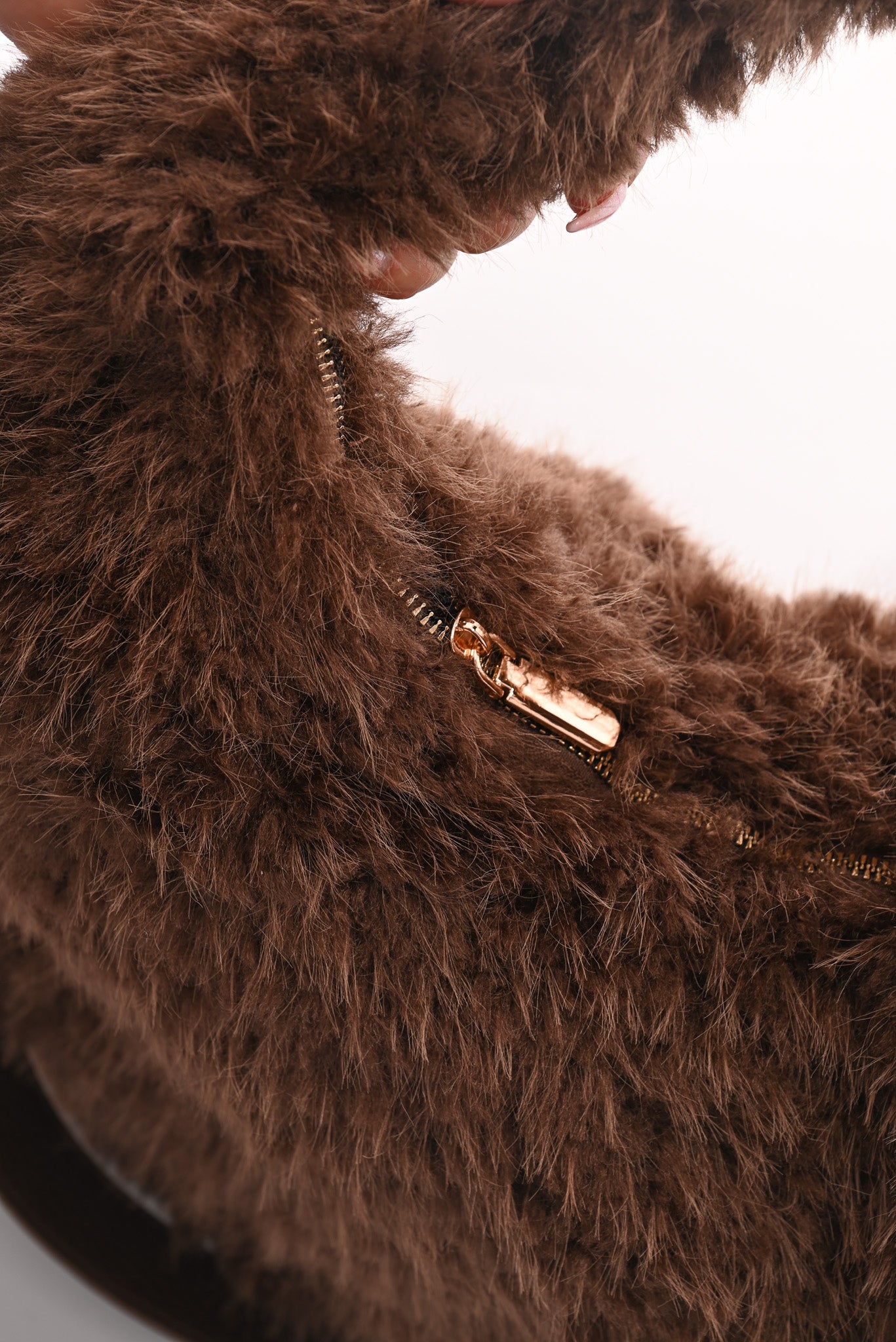 Furry schoudertas bruin