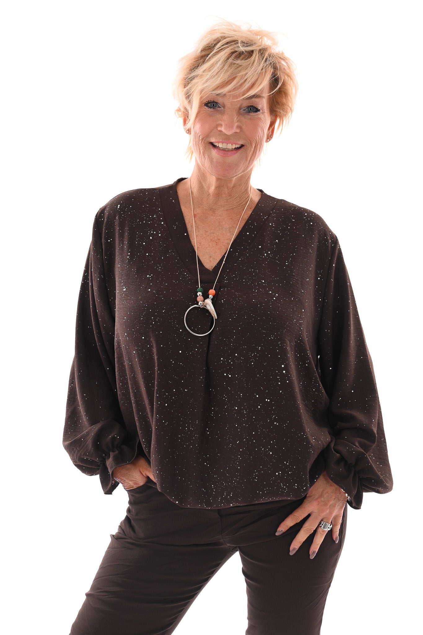 Top v-hals glitter trompetmouwen met ketting donkerbruin