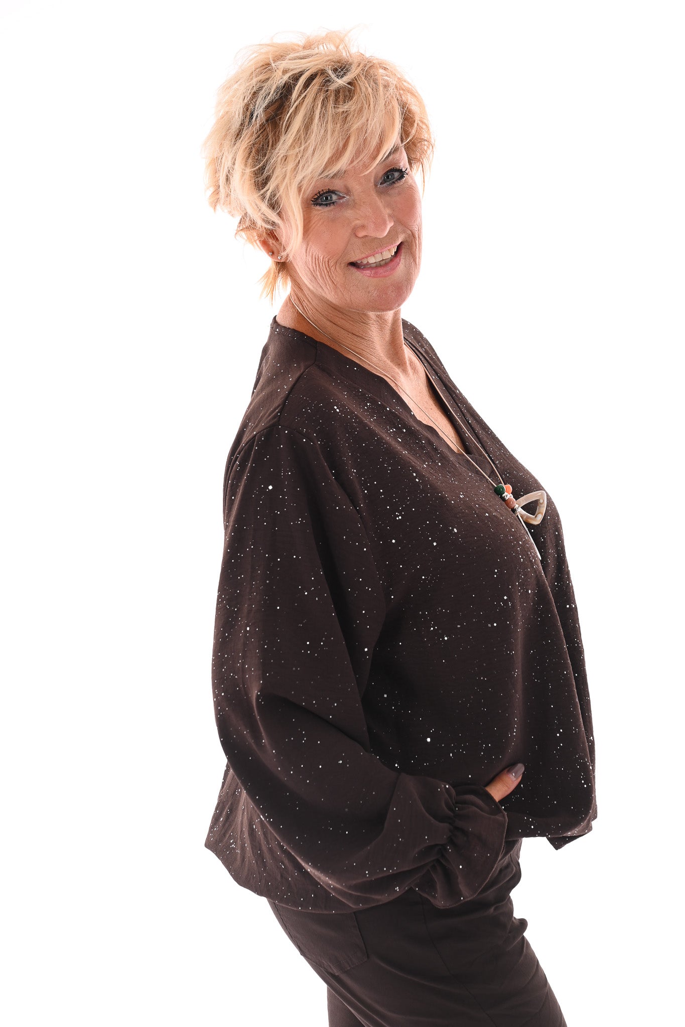 Top v-hals glitter trompetmouwen met ketting donkerbruin