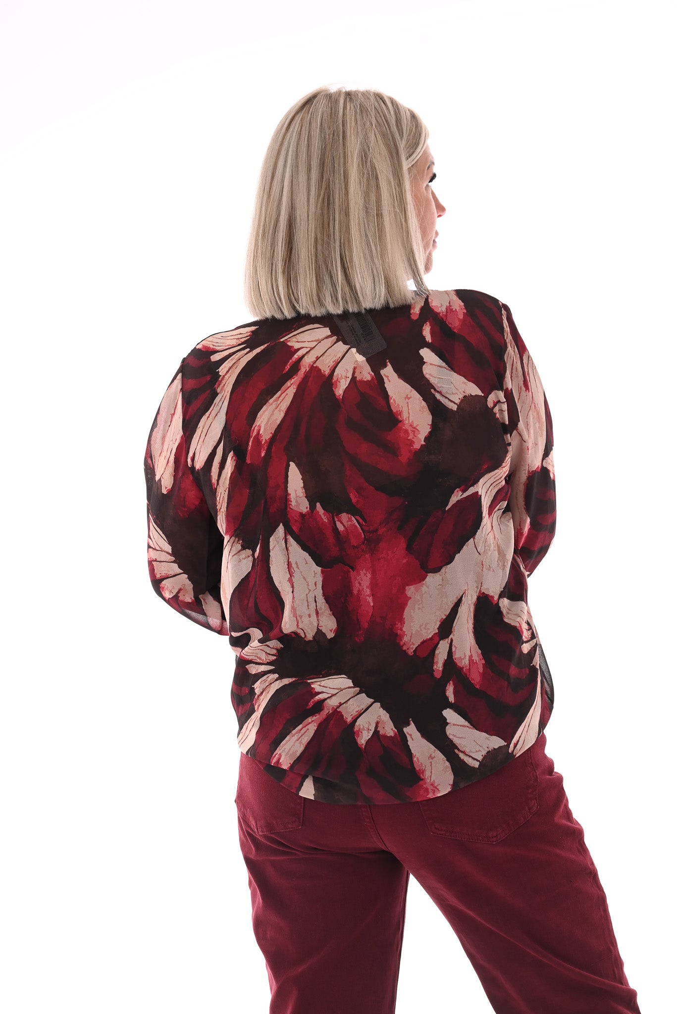 Doorknoop blouse strik roezels abstracte print bordeaux