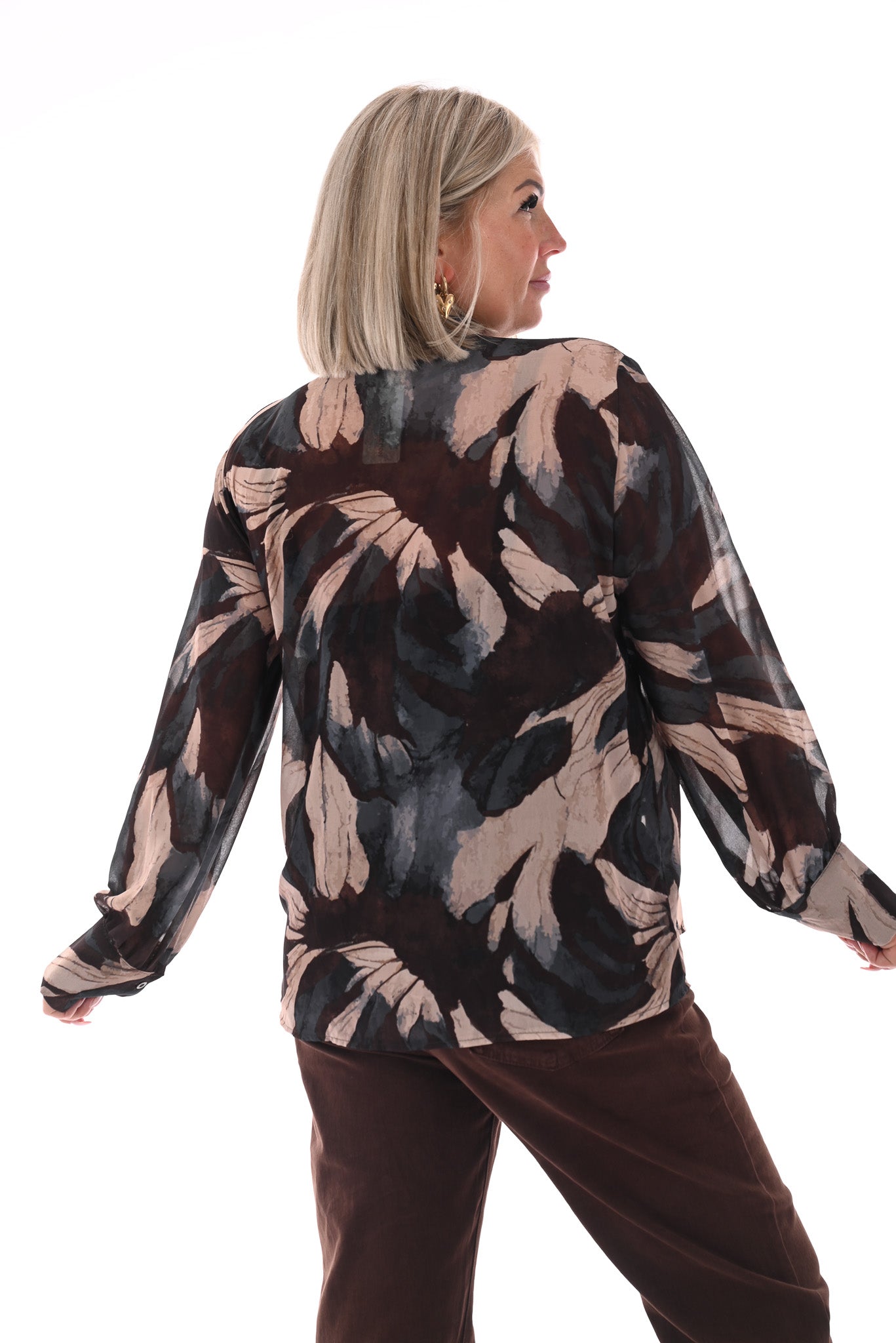 Doorknoop blouse strik roezels abstracte print jeansblauw