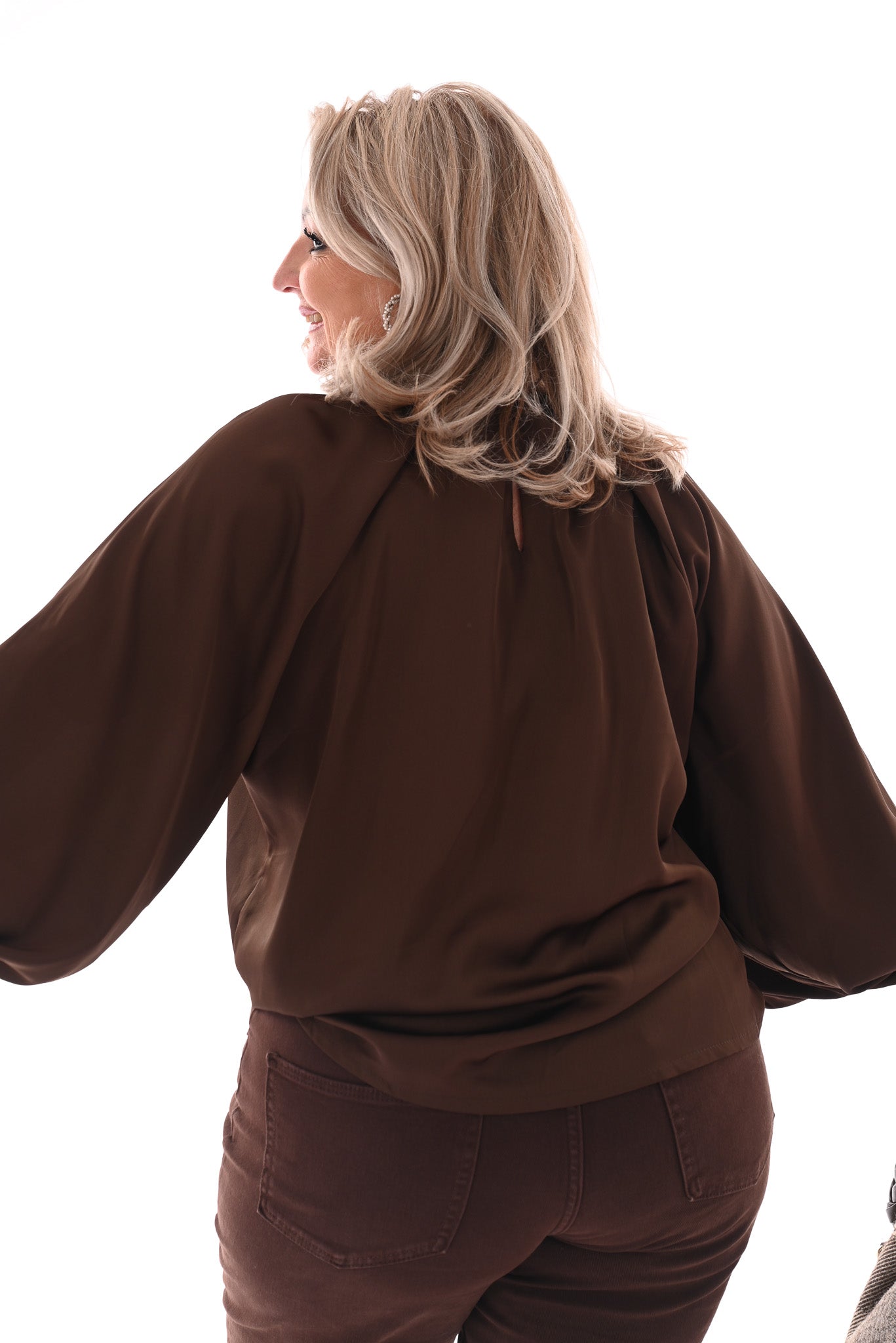Silky blouse met pofmouwen bruin